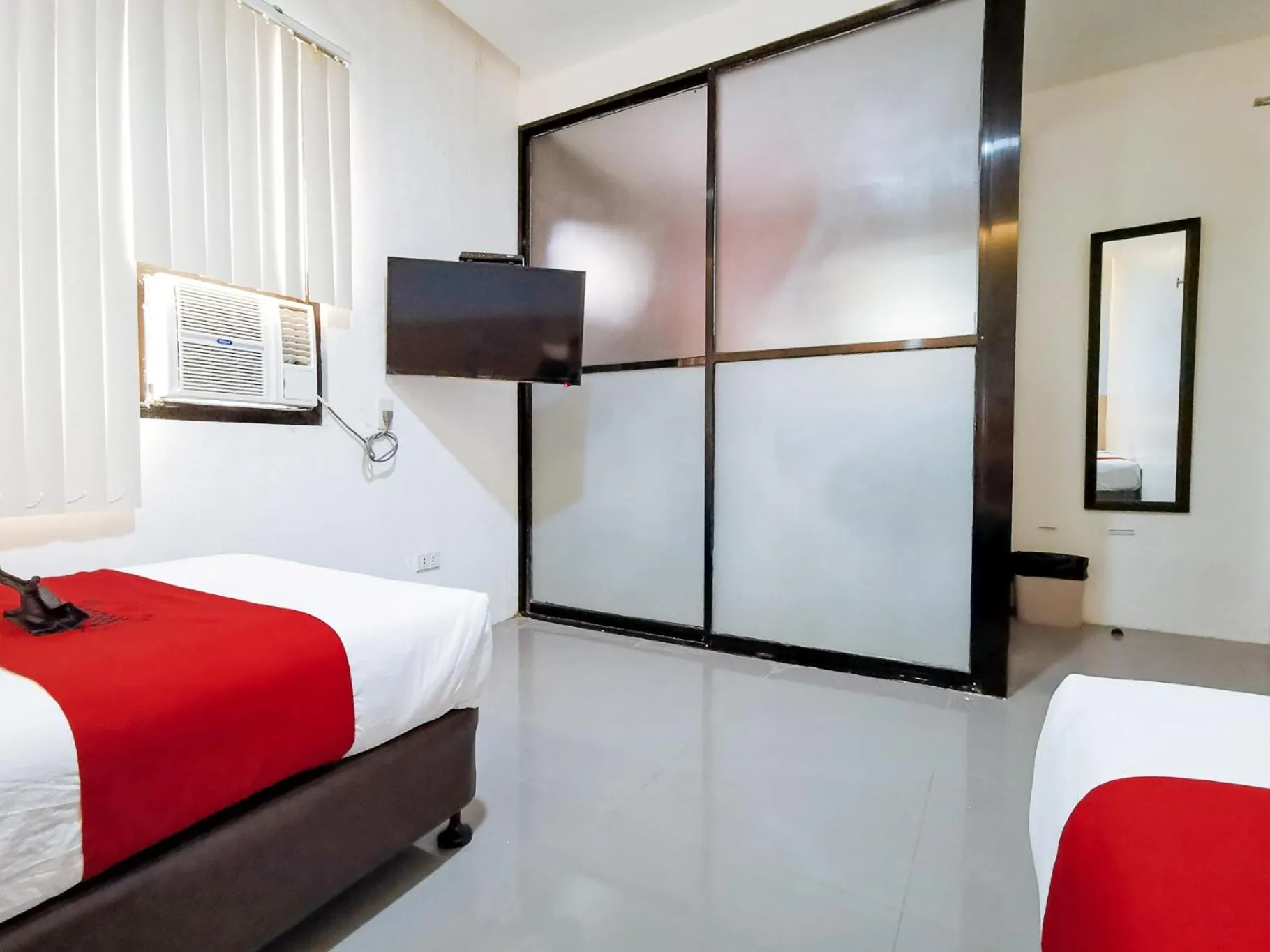 TV and multimedia in RedDoorz near Trade School Gensan