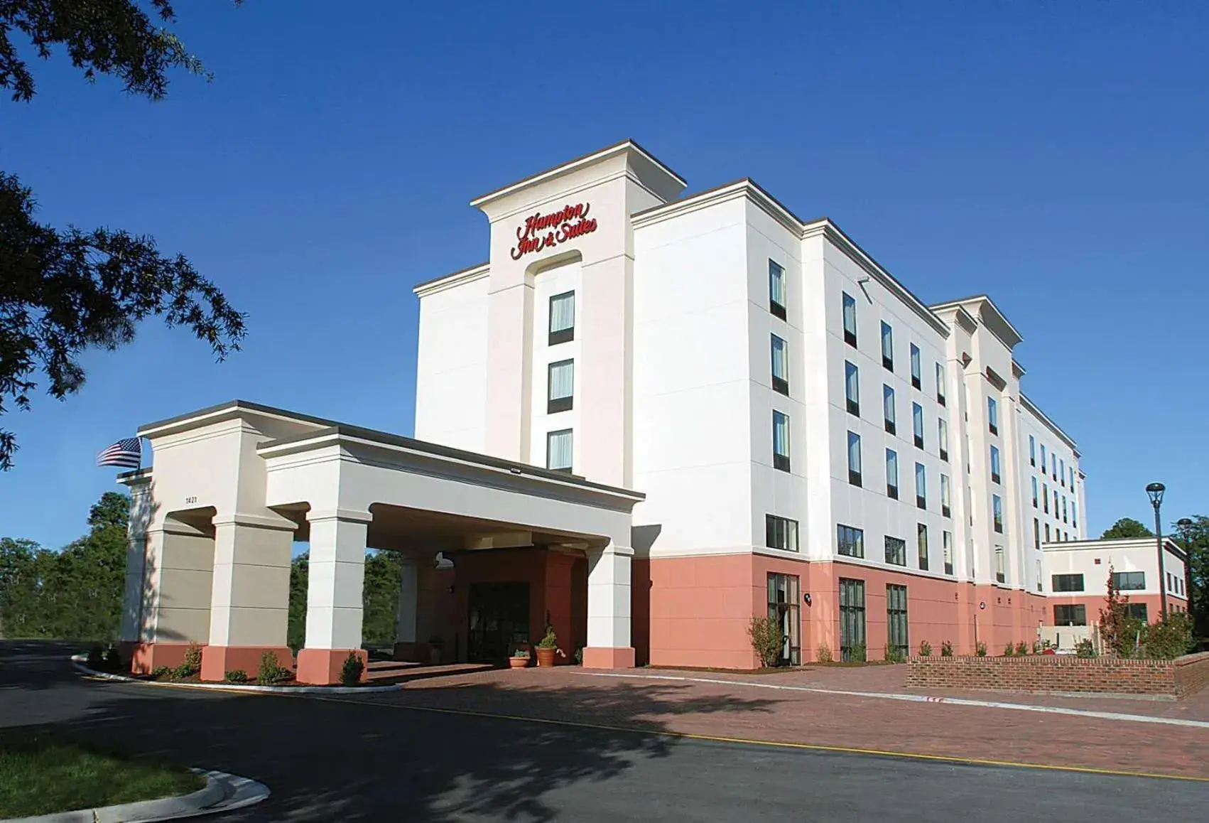Property building in Hampton Inn & Suites Chesapeake-Battlefield Boulevard Property building in Hampton Inn & Suites Chesapeake-Battlefield Boulevard