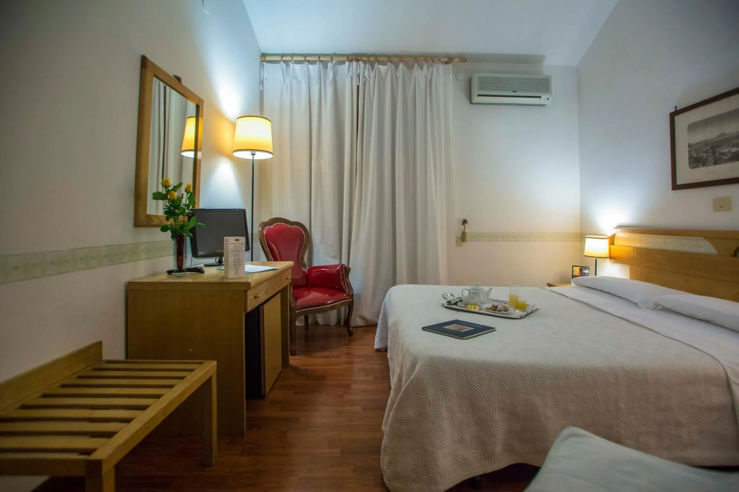 Standard Triple Room in Hotel Victoria Maiorino Standard Triple Room in Hotel Victoria Maiorino