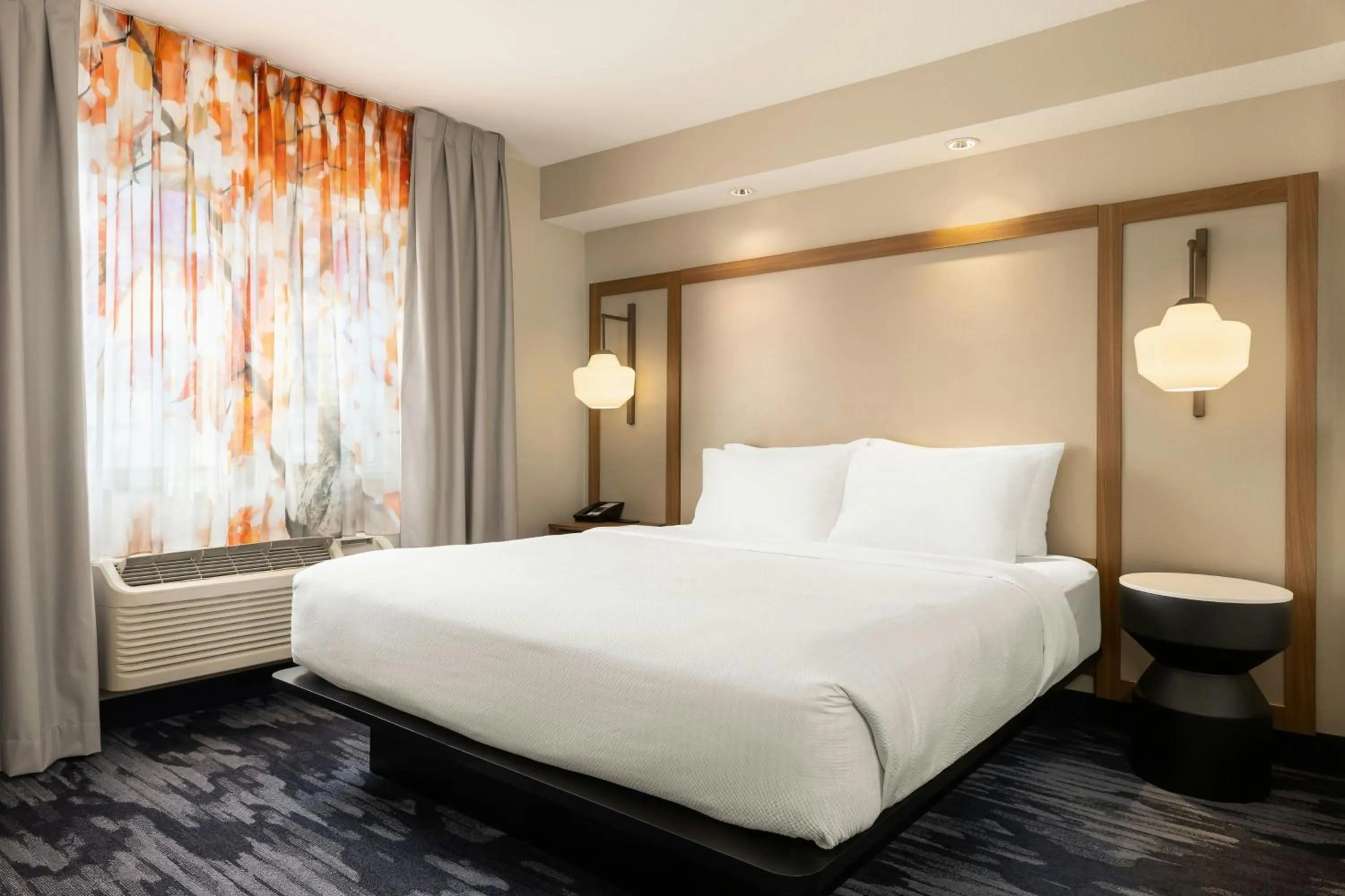 Photo of the whole room, Bed in Fairfield Inn & Suites Minneapolis St. Paul/Roseville