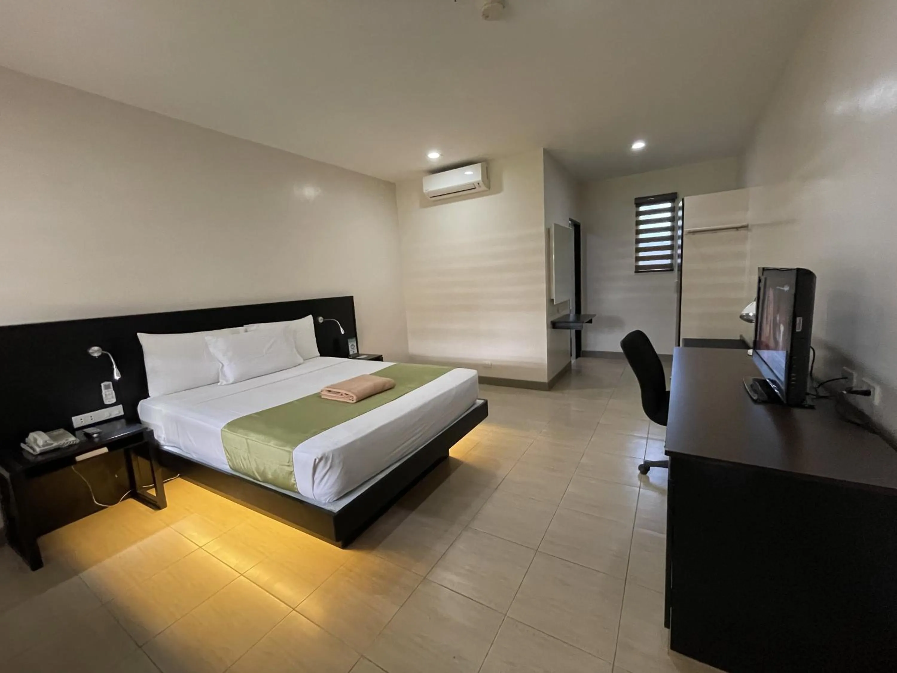 Bedroom, Bed in Batangas Country Club