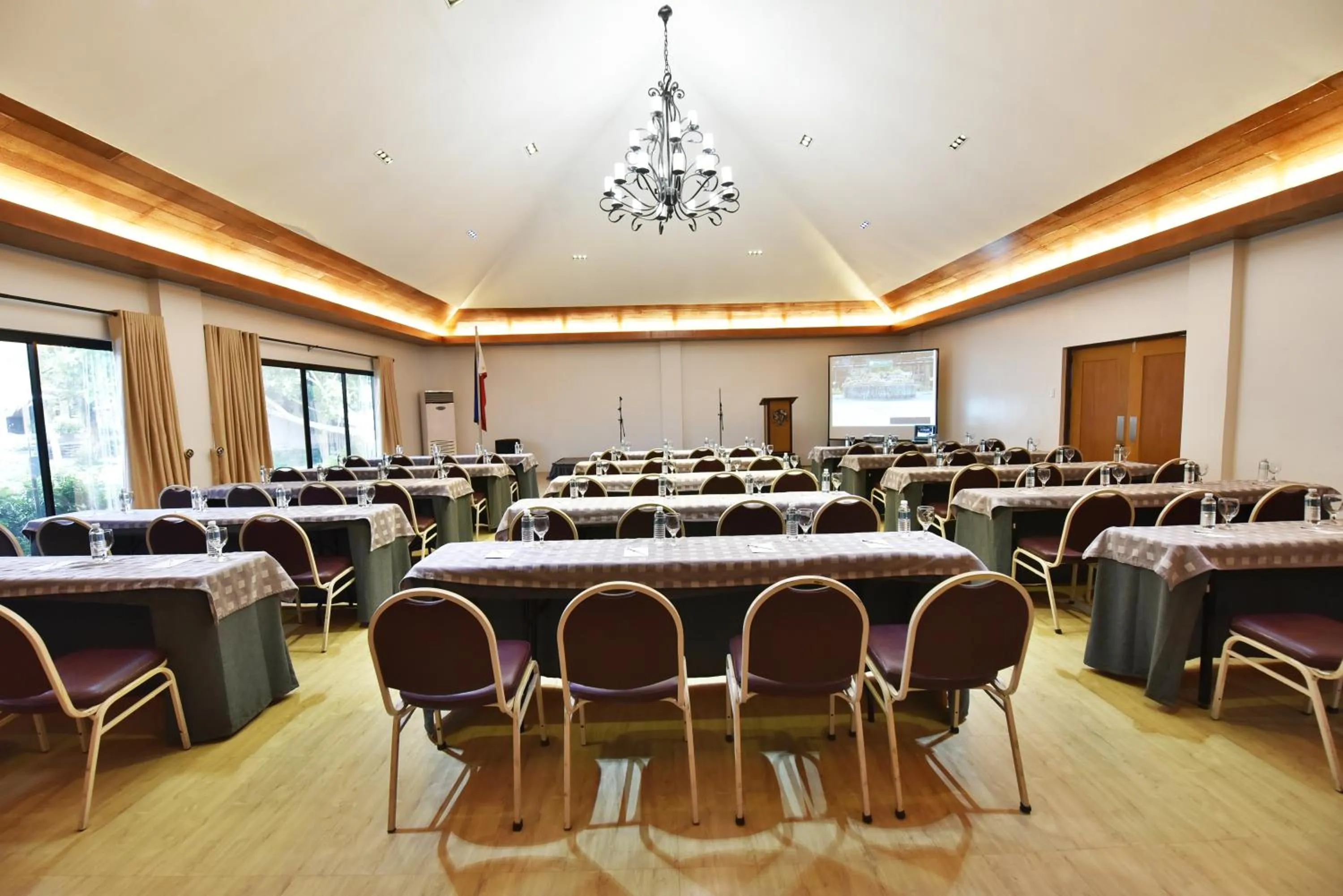 Restaurant/places to eat in Batangas Country Club