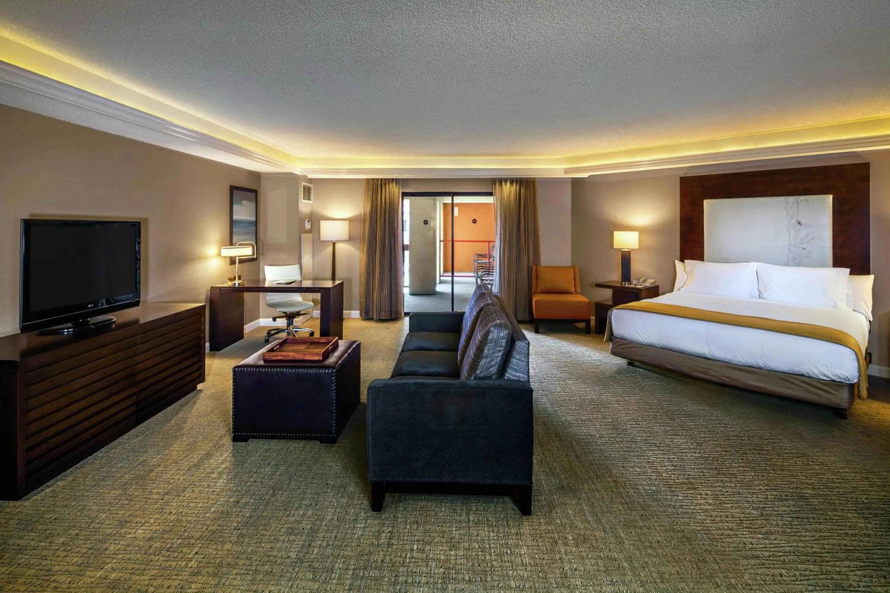 Bedroom, Bed in DoubleTree by Hilton Sonoma Wine Country