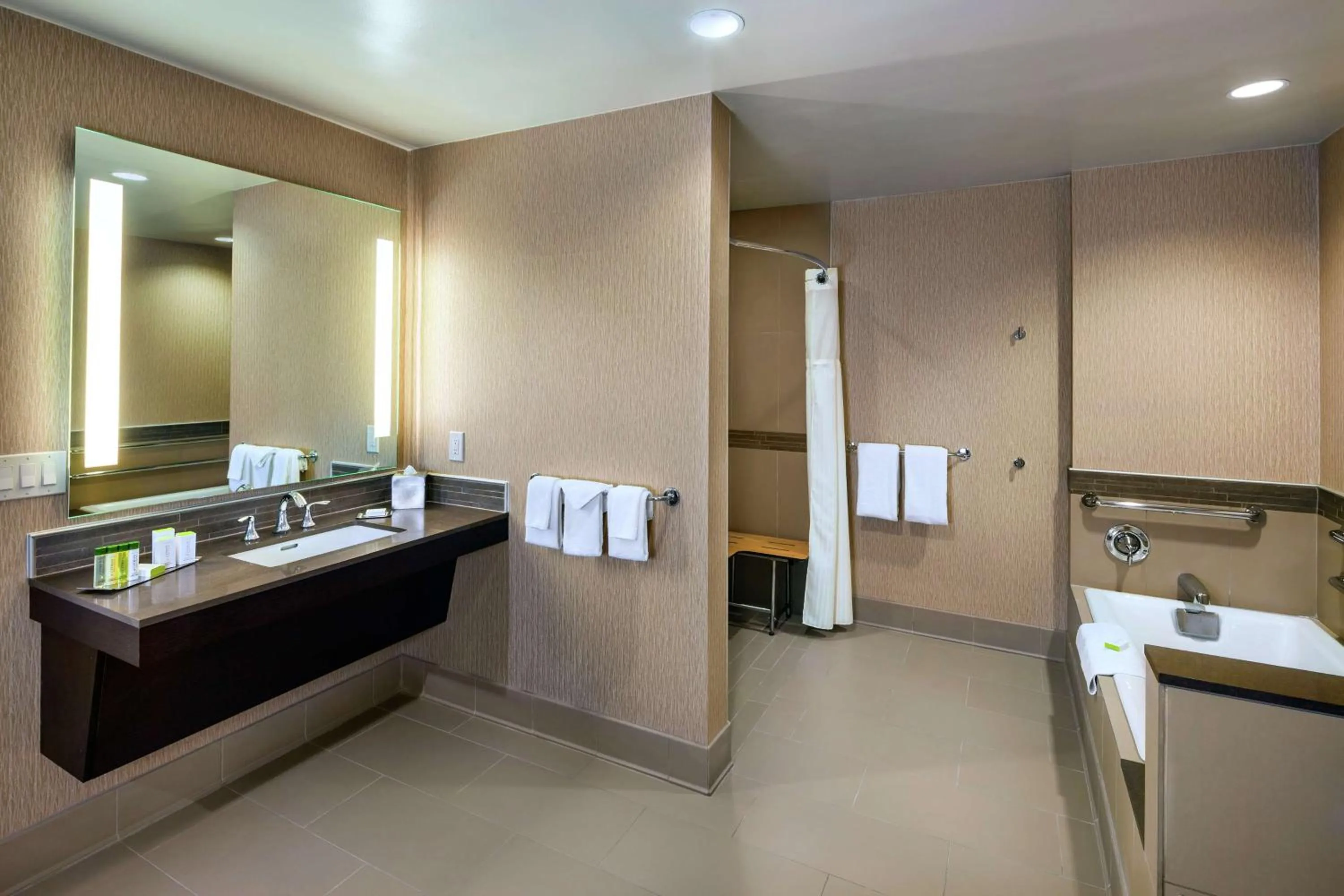 Bathroom in DoubleTree by Hilton Sonoma Wine Country