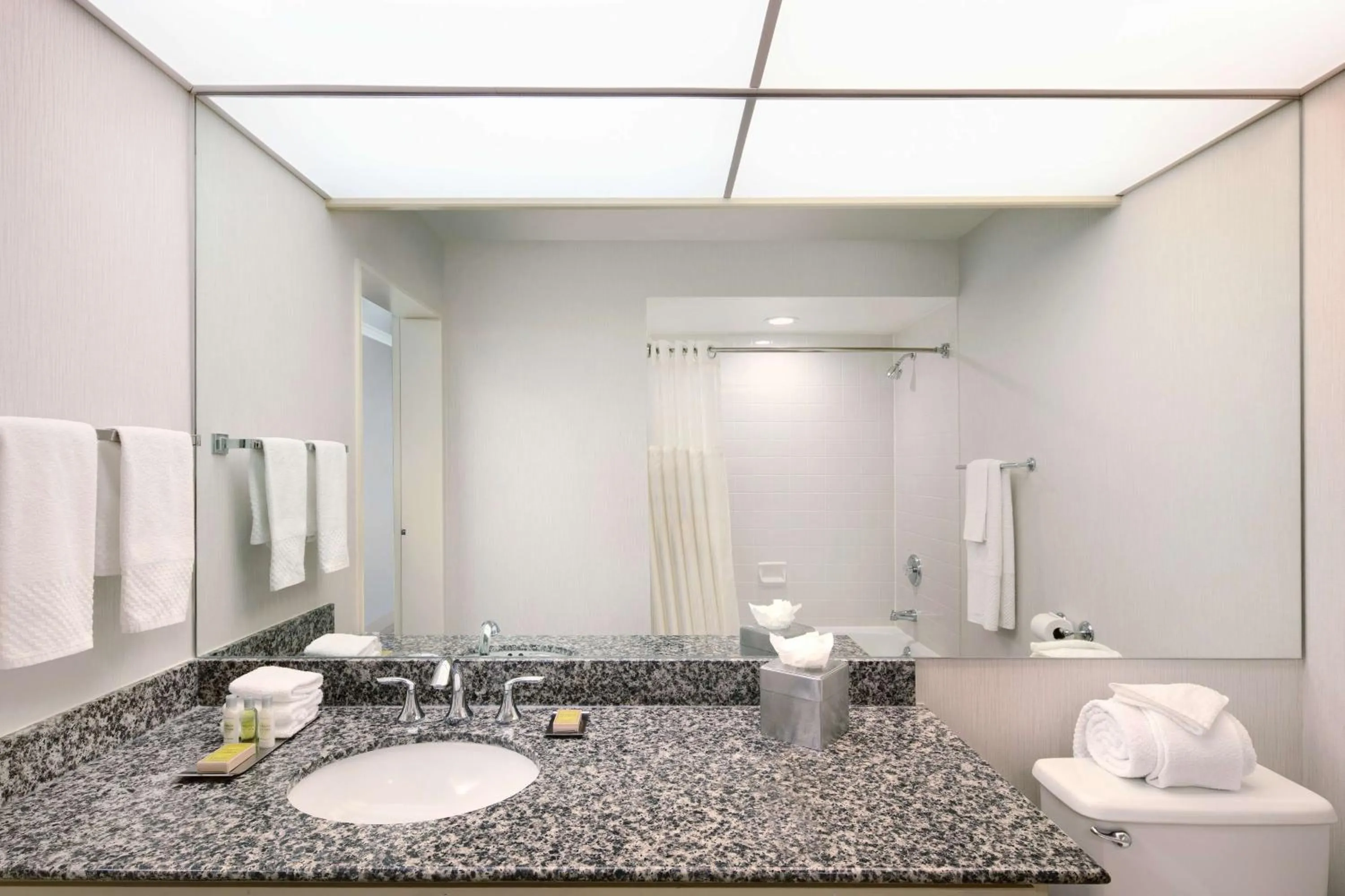 Bathroom in DoubleTree by Hilton Sonoma Wine Country