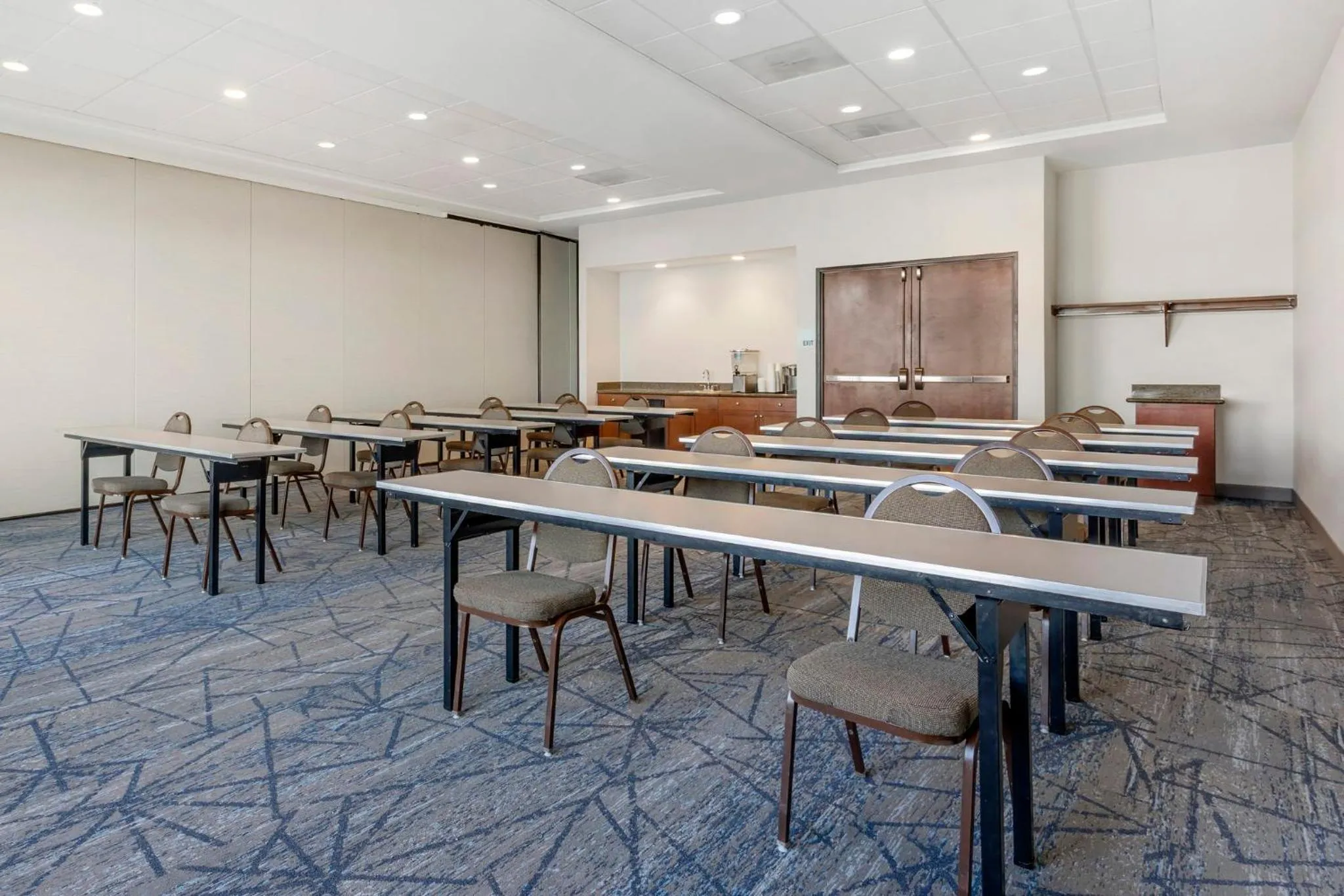 Meeting/conference room in Holiday Inn Express Hotel & Suites Astoria by IHG