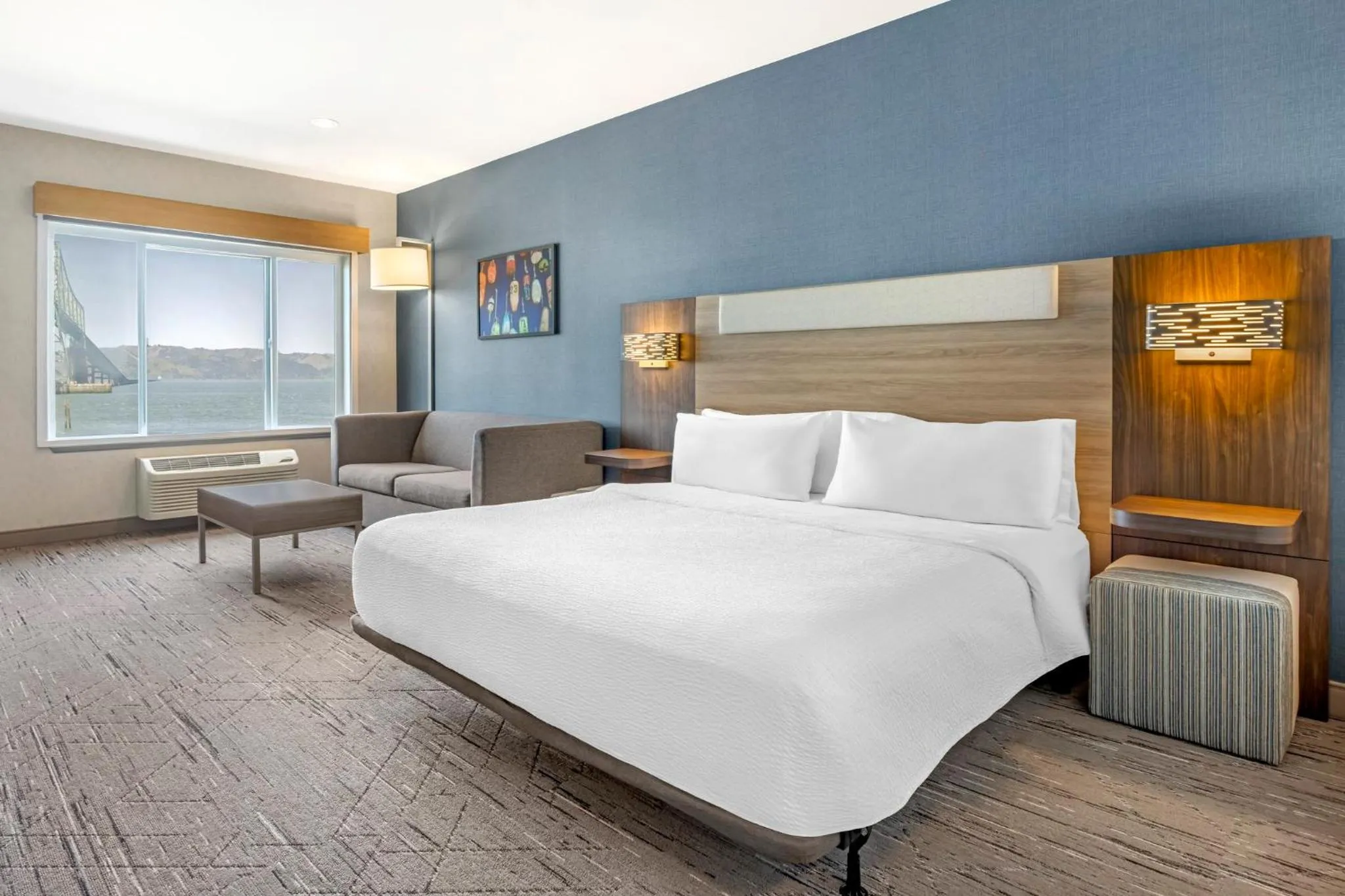 Photo of the whole room, Bed in Holiday Inn Express Hotel & Suites Astoria by IHG