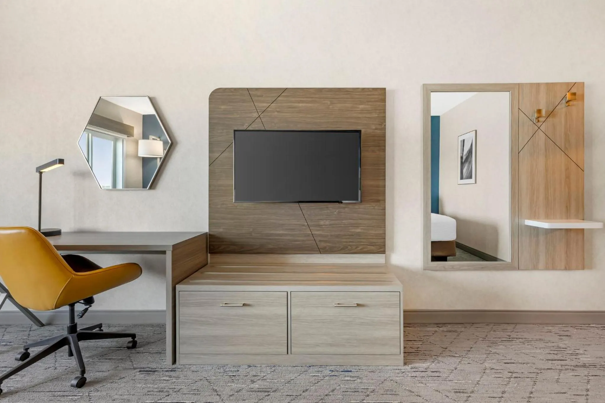 Photo of the whole room in Holiday Inn Express Hotel & Suites Astoria by IHG