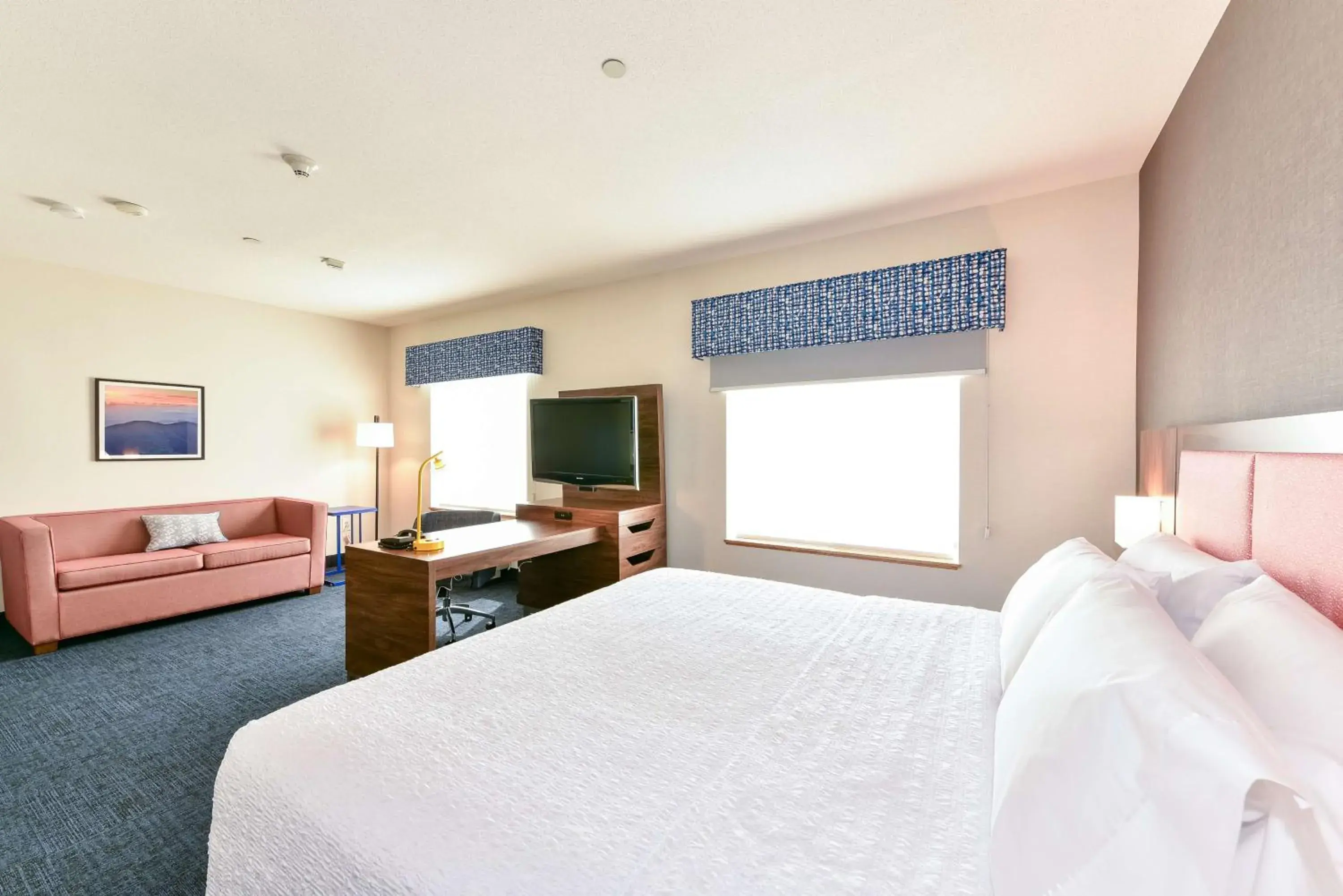 Bedroom, Bed in Hampton Inn & Suites Pittsburg Bedroom, Bed in Hampton Inn & Suites Pittsburg
