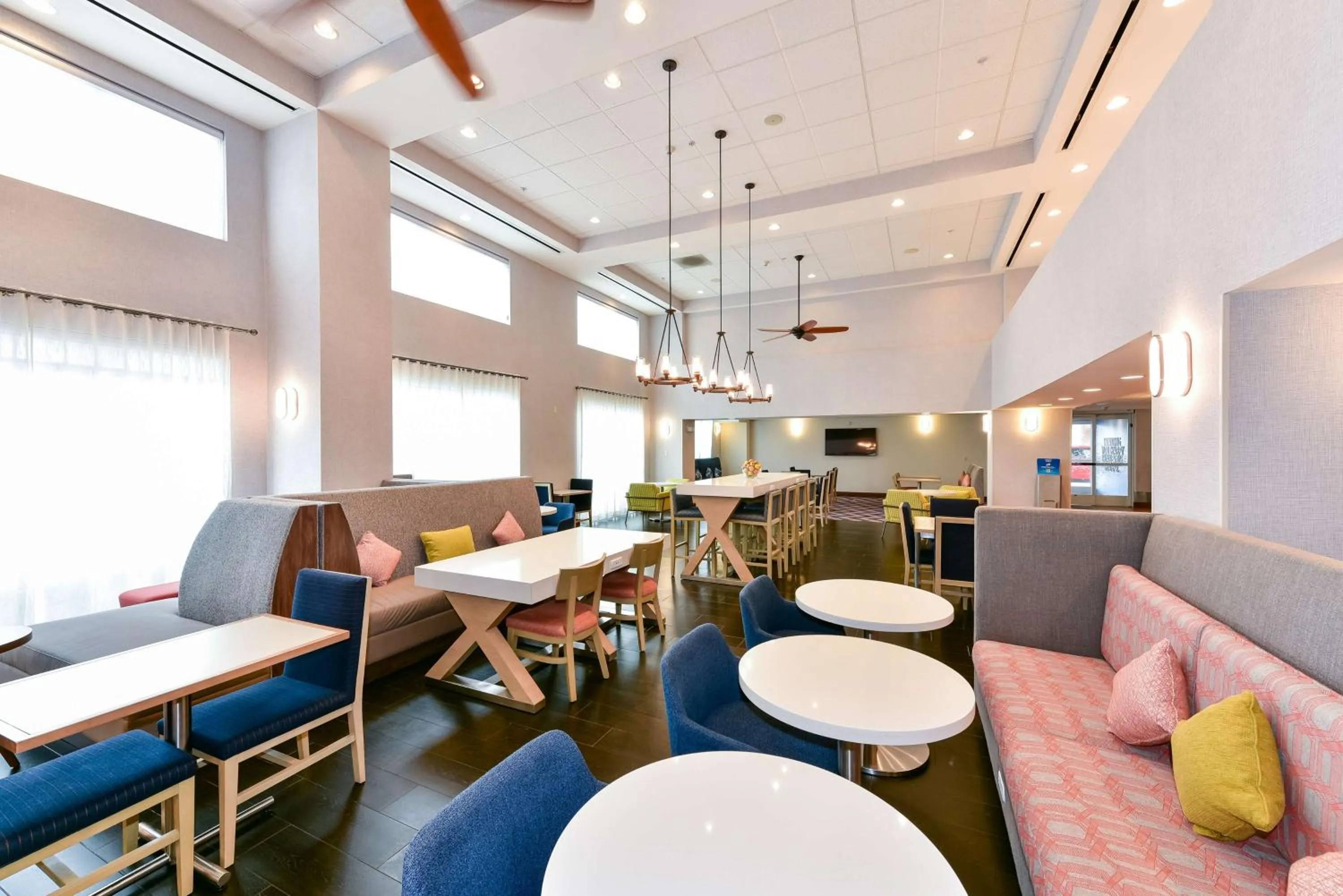 Lobby or reception in Hampton Inn & Suites Pittsburg