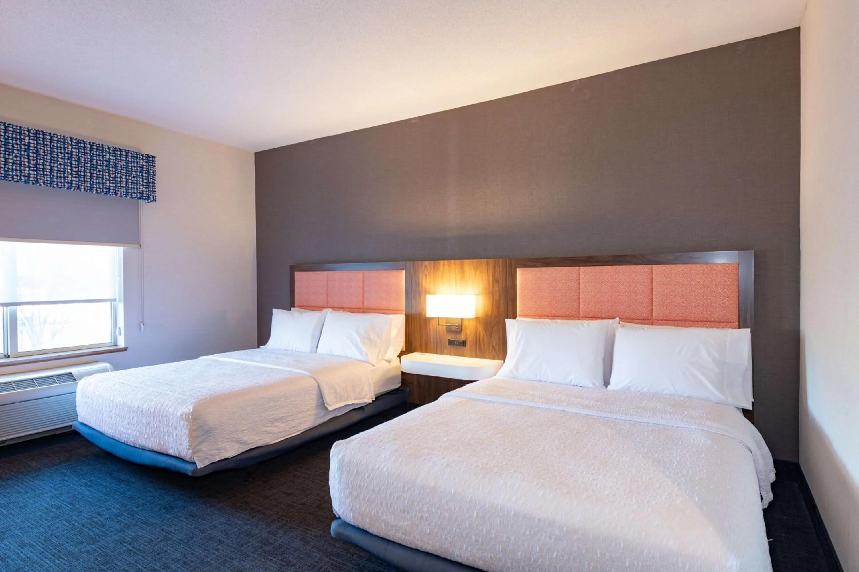 Bed in Hampton Inn & Suites Pittsburg