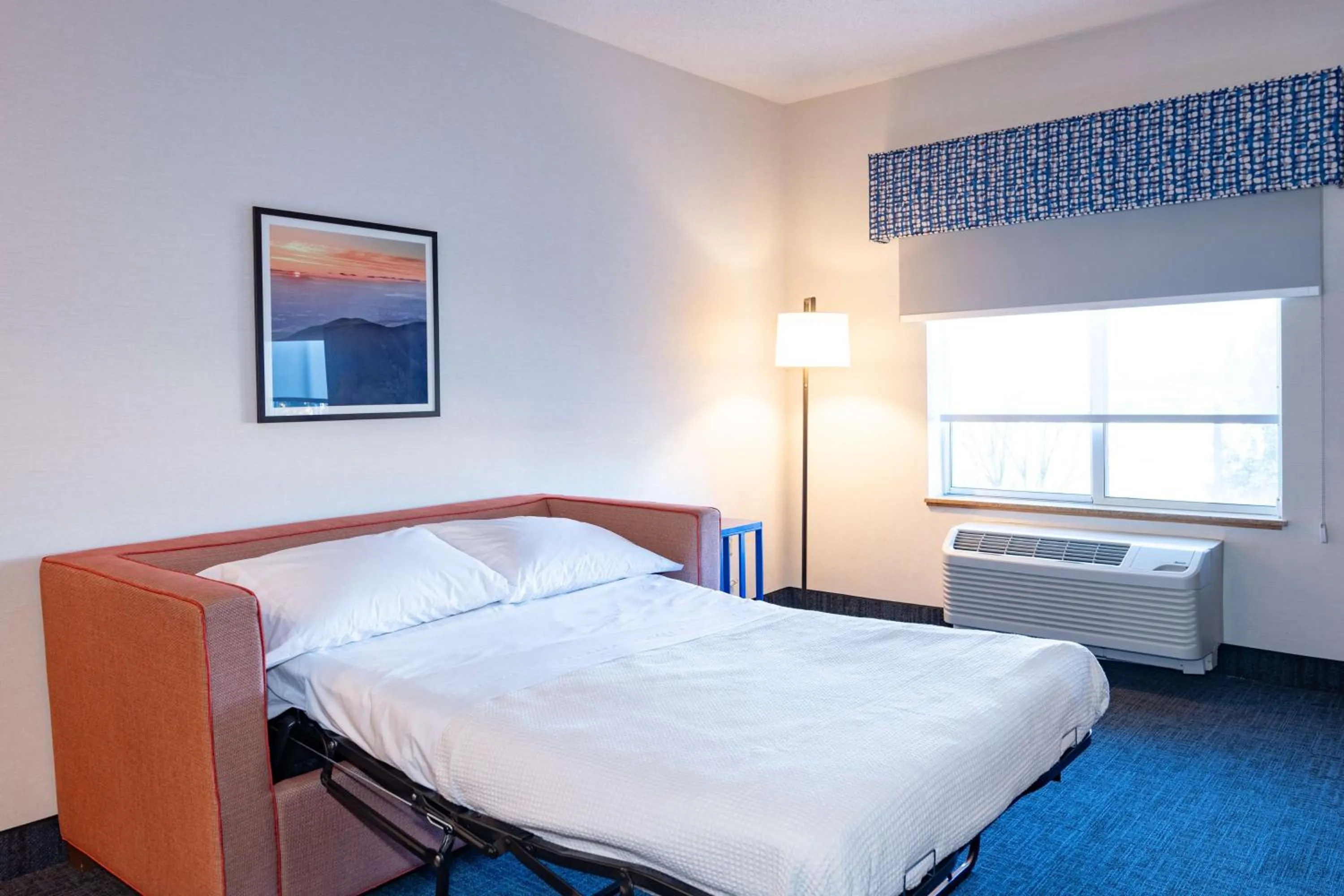 Bed in Hampton Inn & Suites Pittsburg