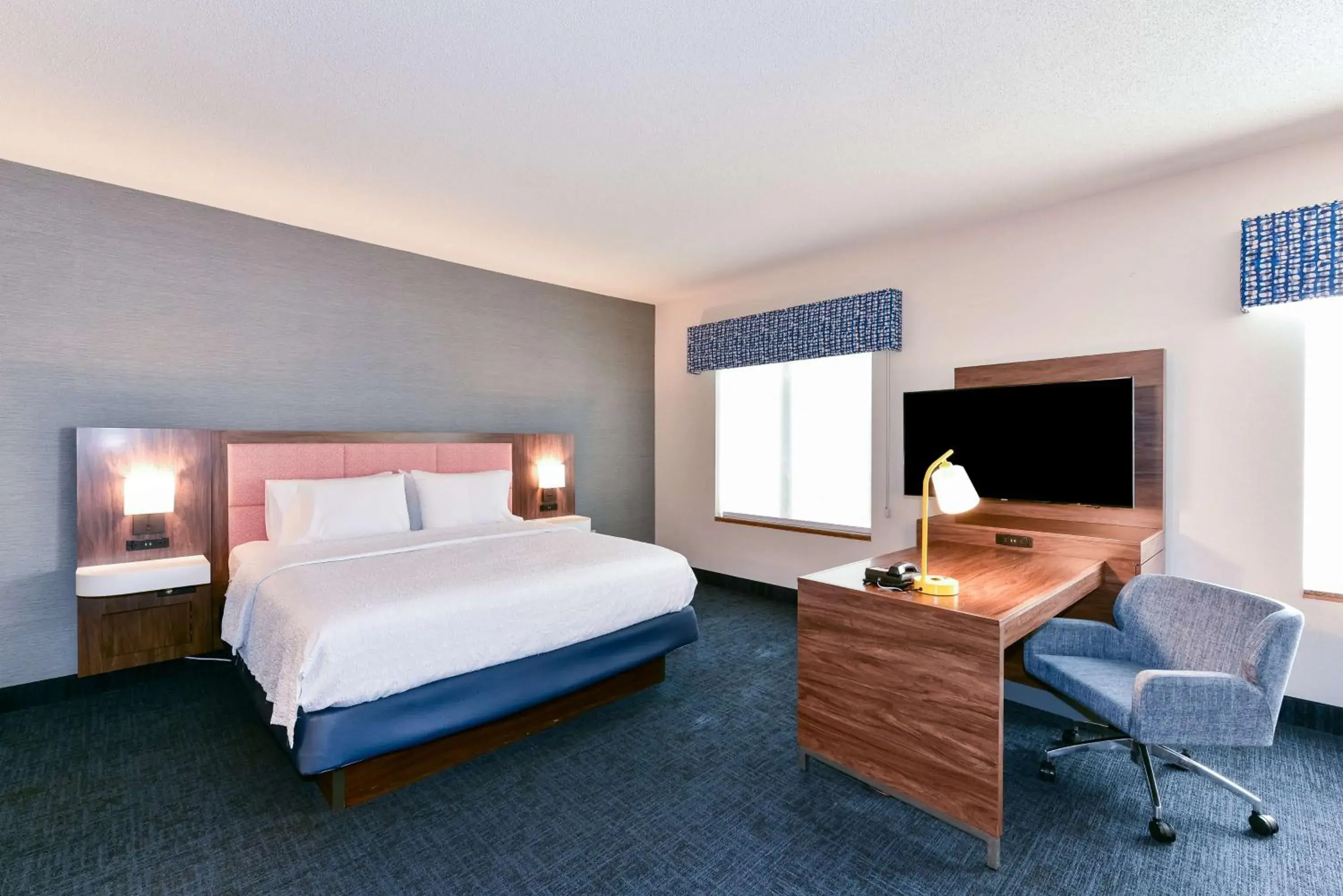 Bedroom, Bed in Hampton Inn & Suites Pittsburg Bedroom, Bed in Hampton Inn & Suites Pittsburg