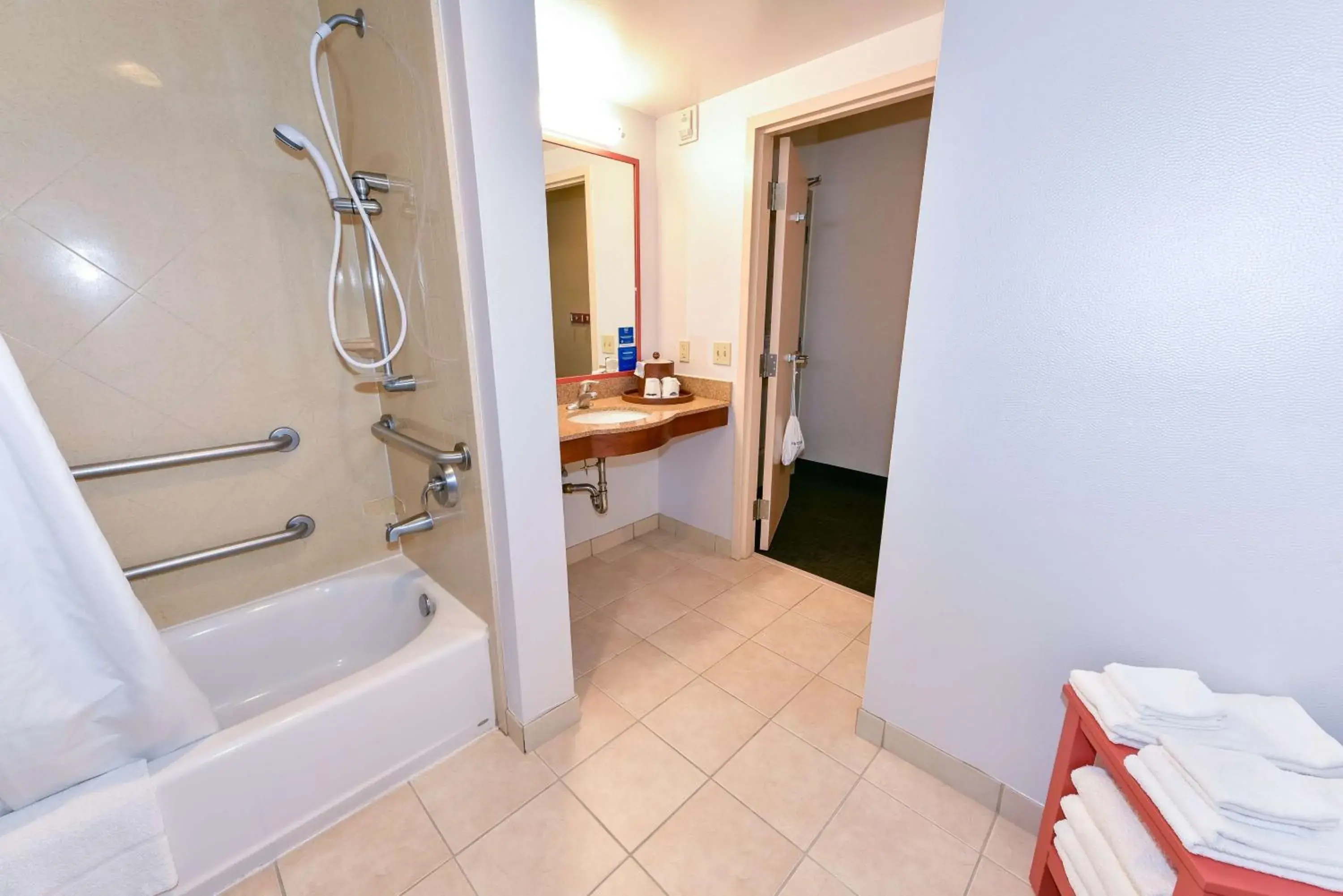 Bathroom in Hampton Inn & Suites Pittsburg Bathroom in Hampton Inn & Suites Pittsburg