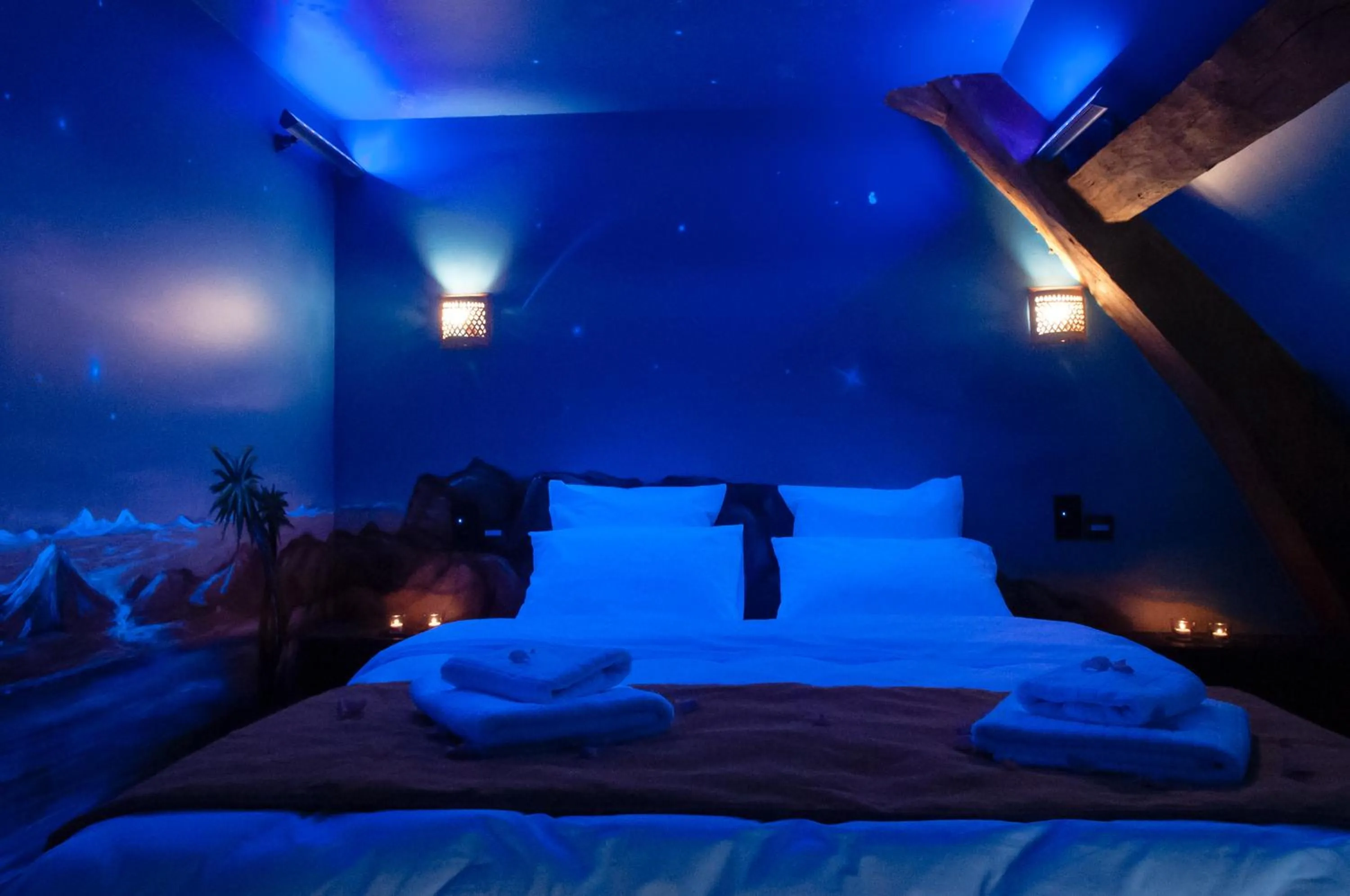 Bed in River Lodge Hotel Insolite