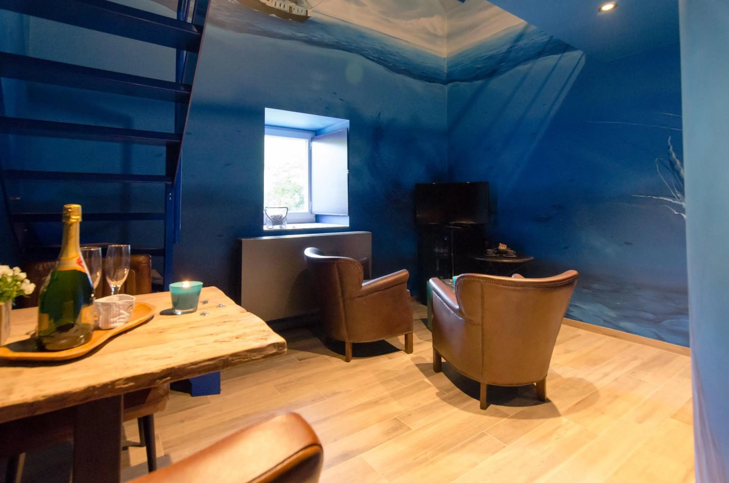 Seating area in River Lodge Hotel Insolite