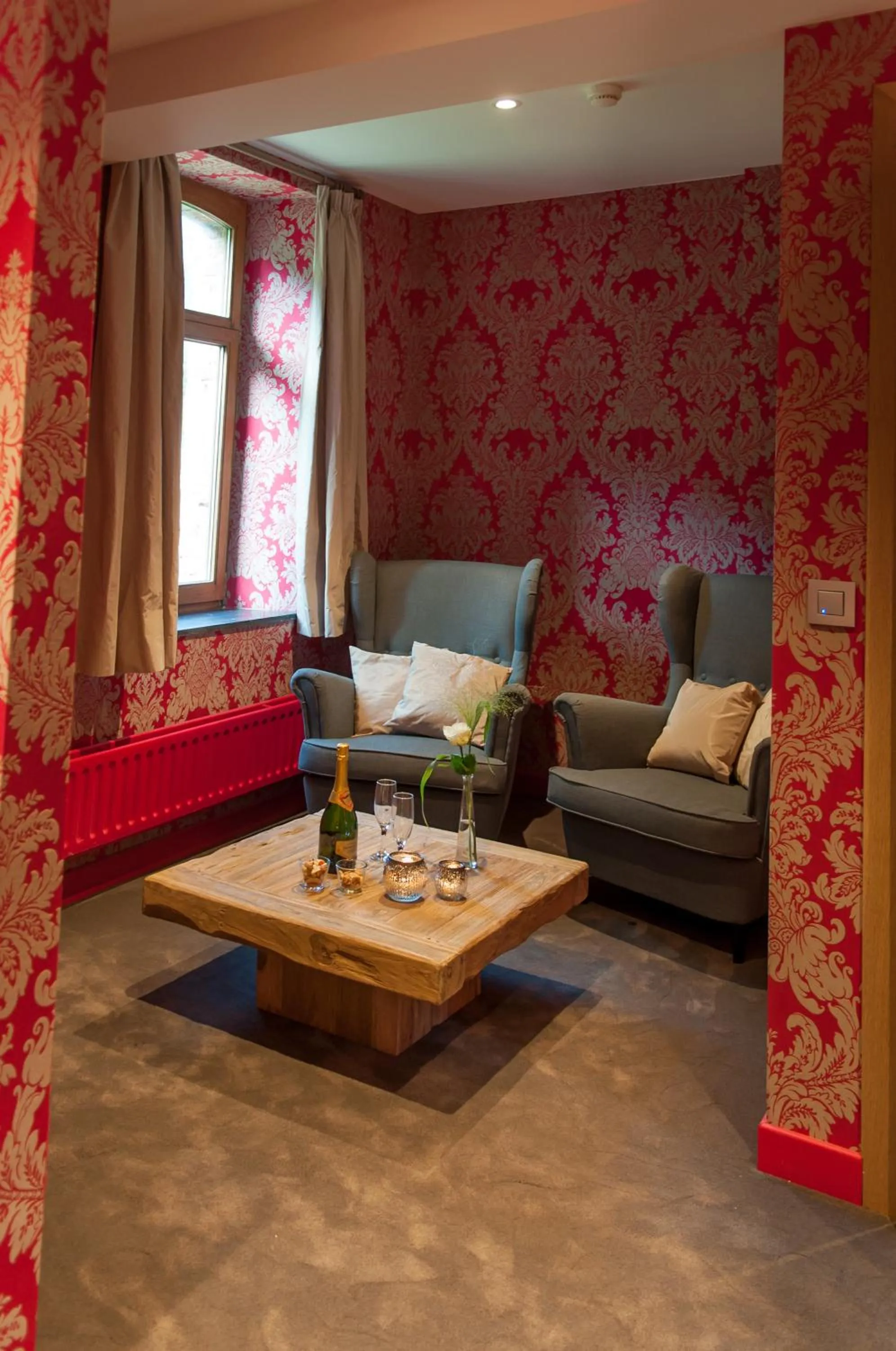 Seating area in River Lodge Hotel Insolite