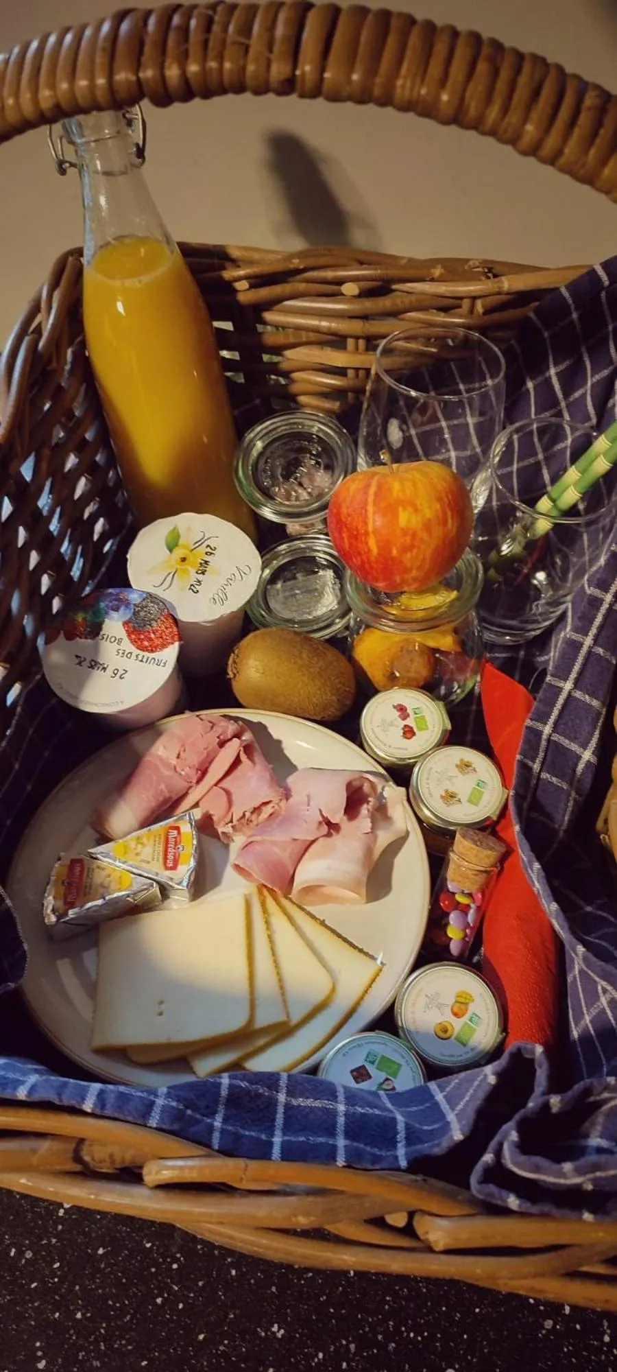 Breakfast in River Lodge Hotel Insolite