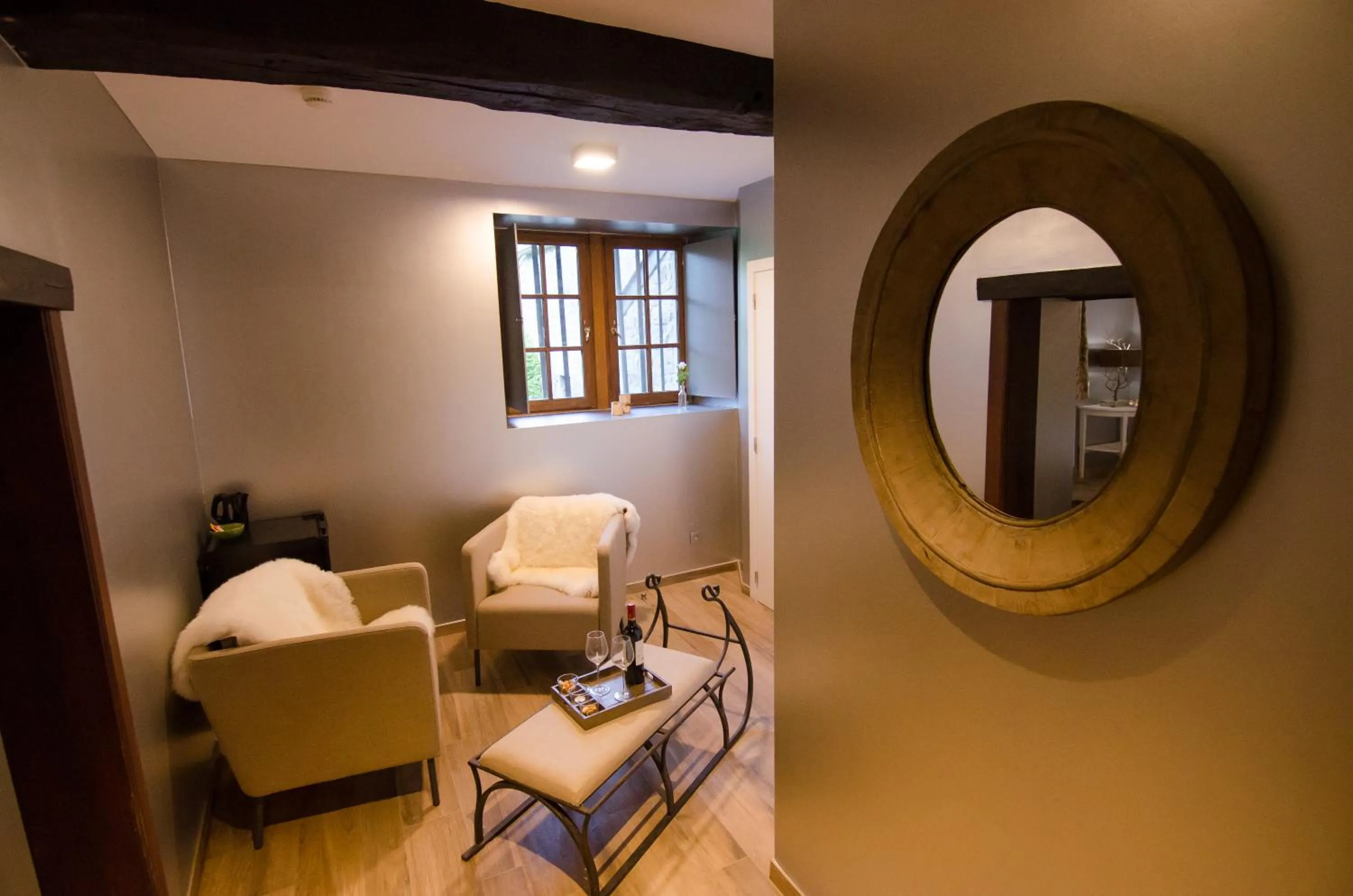 Seating area in River Lodge Hotel Insolite