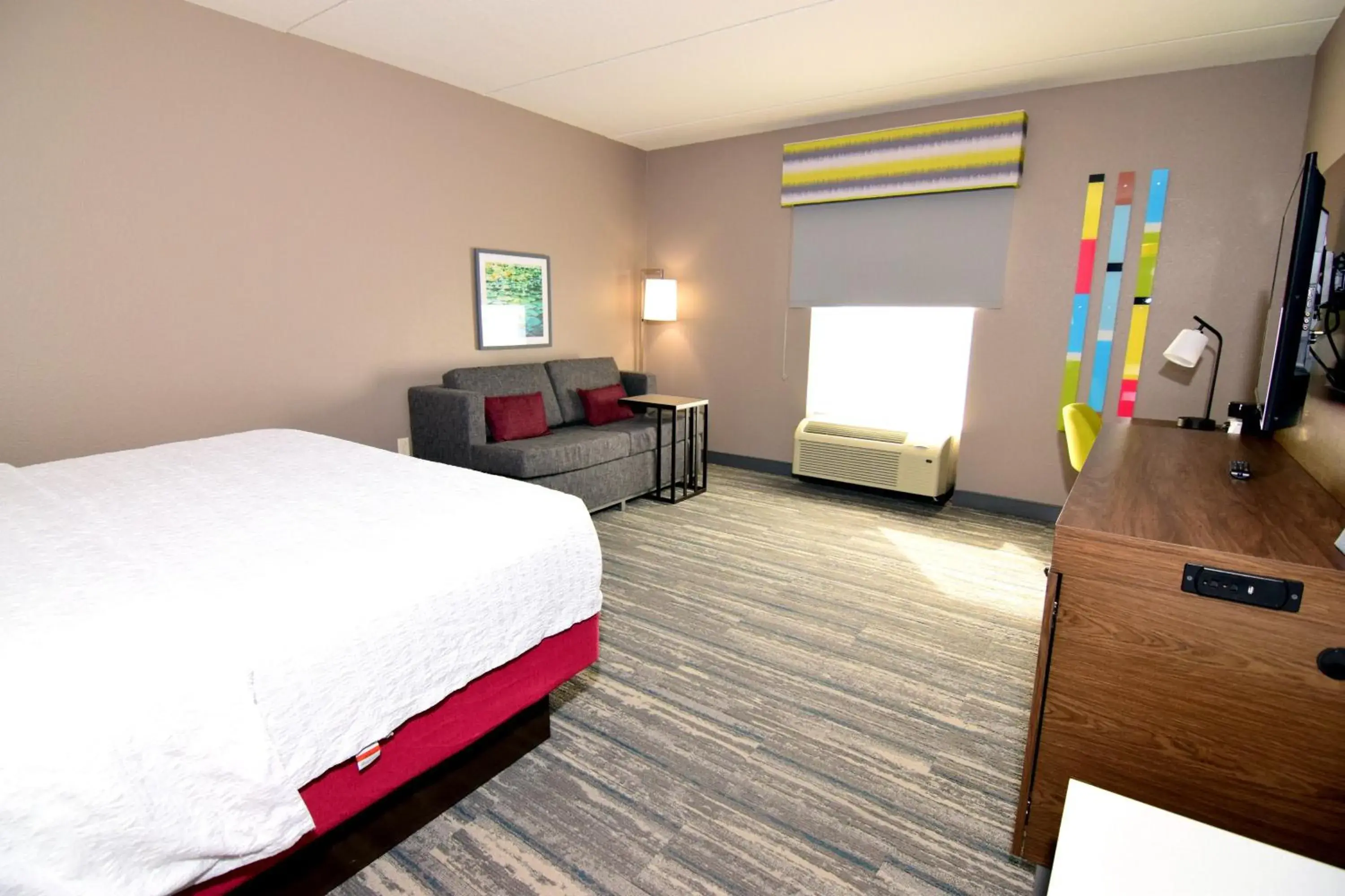 Photo of the whole room, Bed in Hampton Inn Leesburg Tavares Photo of the whole room, Bed in Hampton Inn Leesburg Tavares