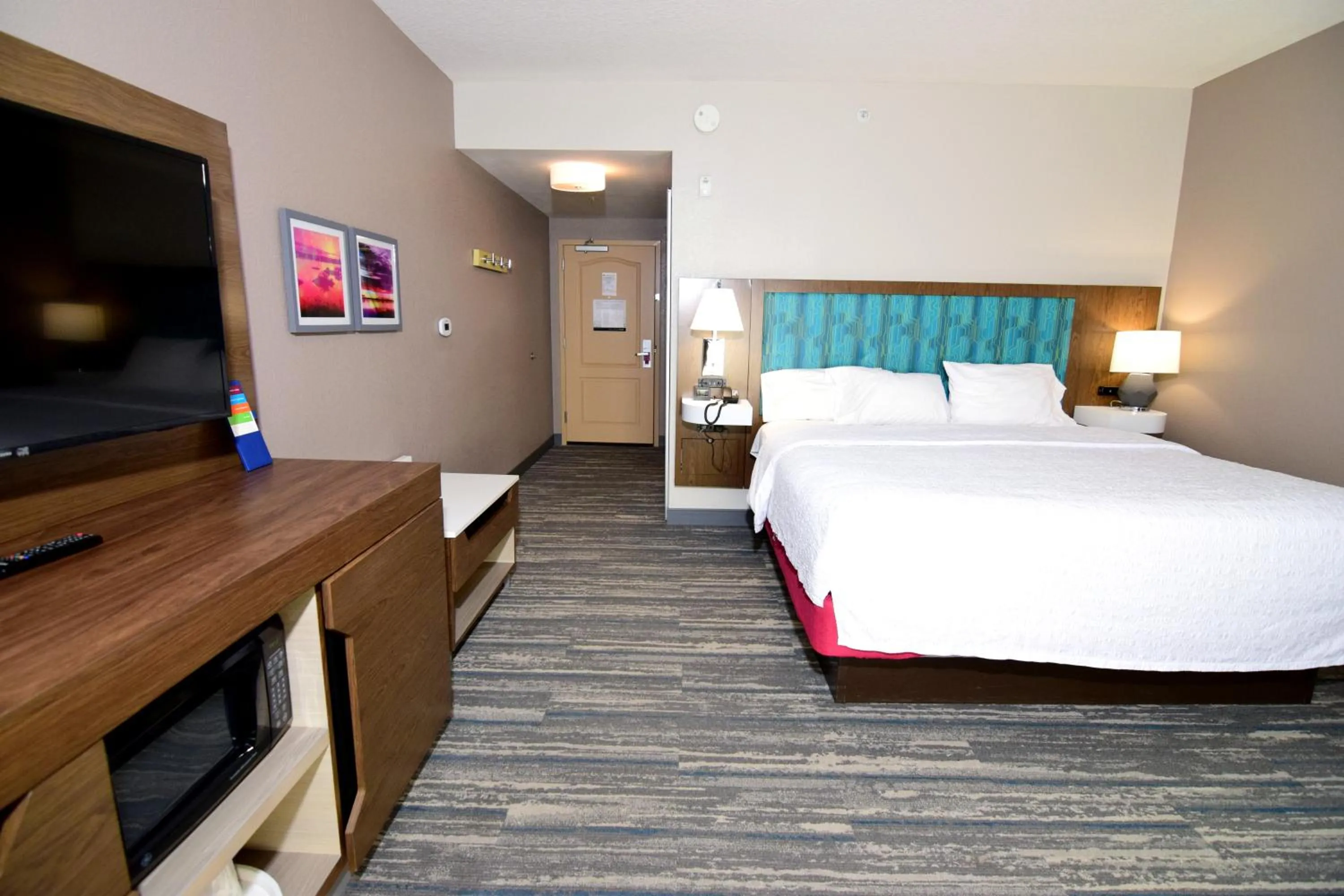 Photo of the whole room, Bed in Hampton Inn Leesburg Tavares