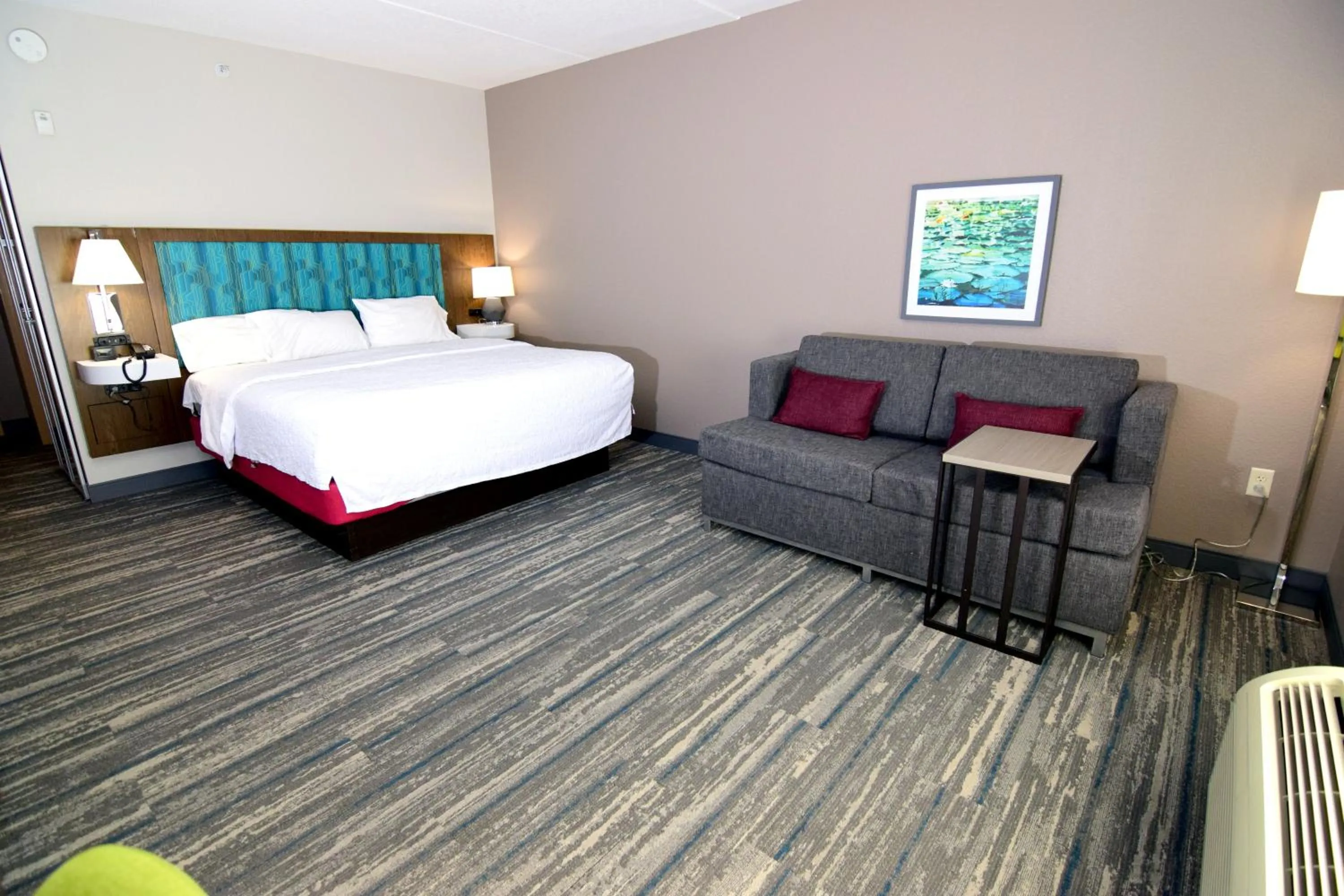 Photo of the whole room, Bed in Hampton Inn Leesburg Tavares