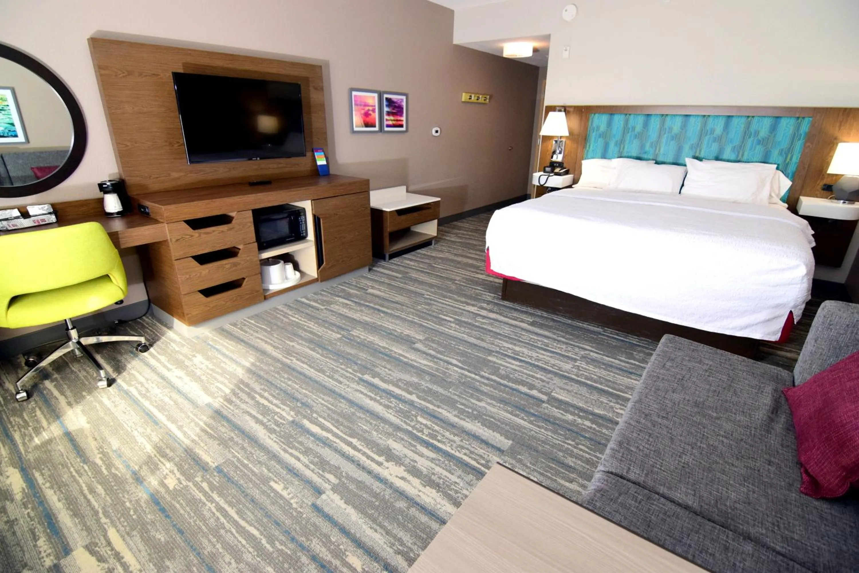 Living room, Bed in Hampton Inn Leesburg Tavares