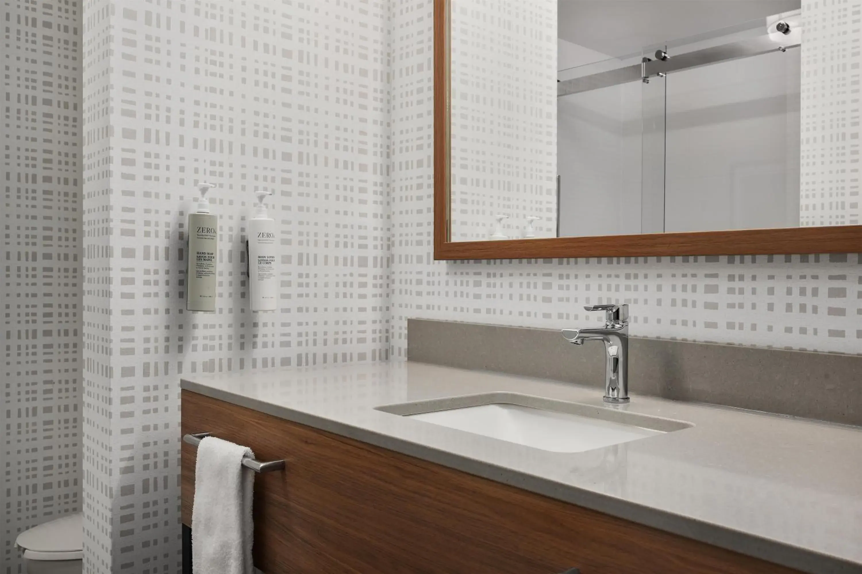 Bathroom in Hampton Inn Leesburg Tavares Bathroom in Hampton Inn Leesburg Tavares