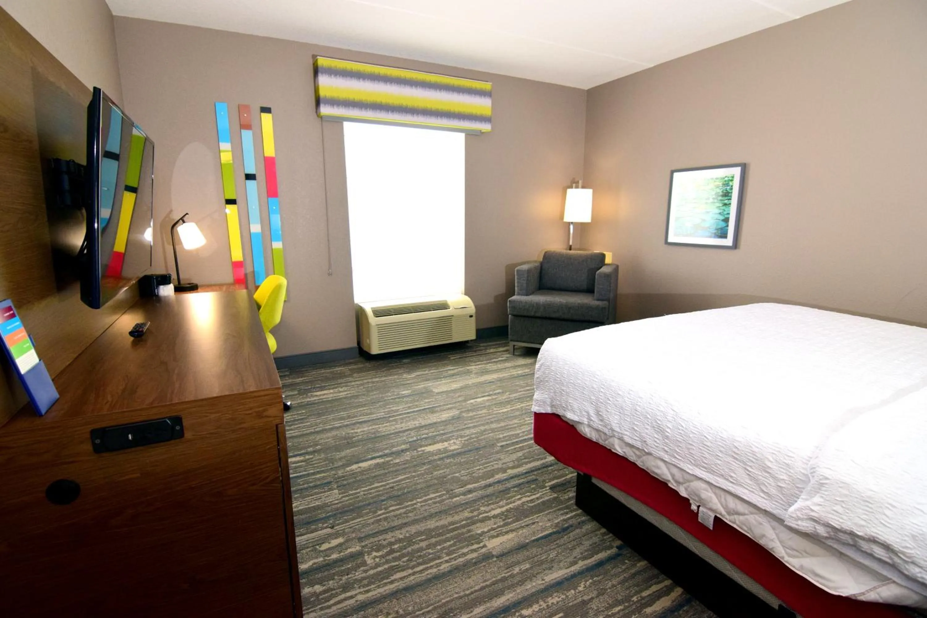 Photo of the whole room, Bed in Hampton Inn Leesburg Tavares