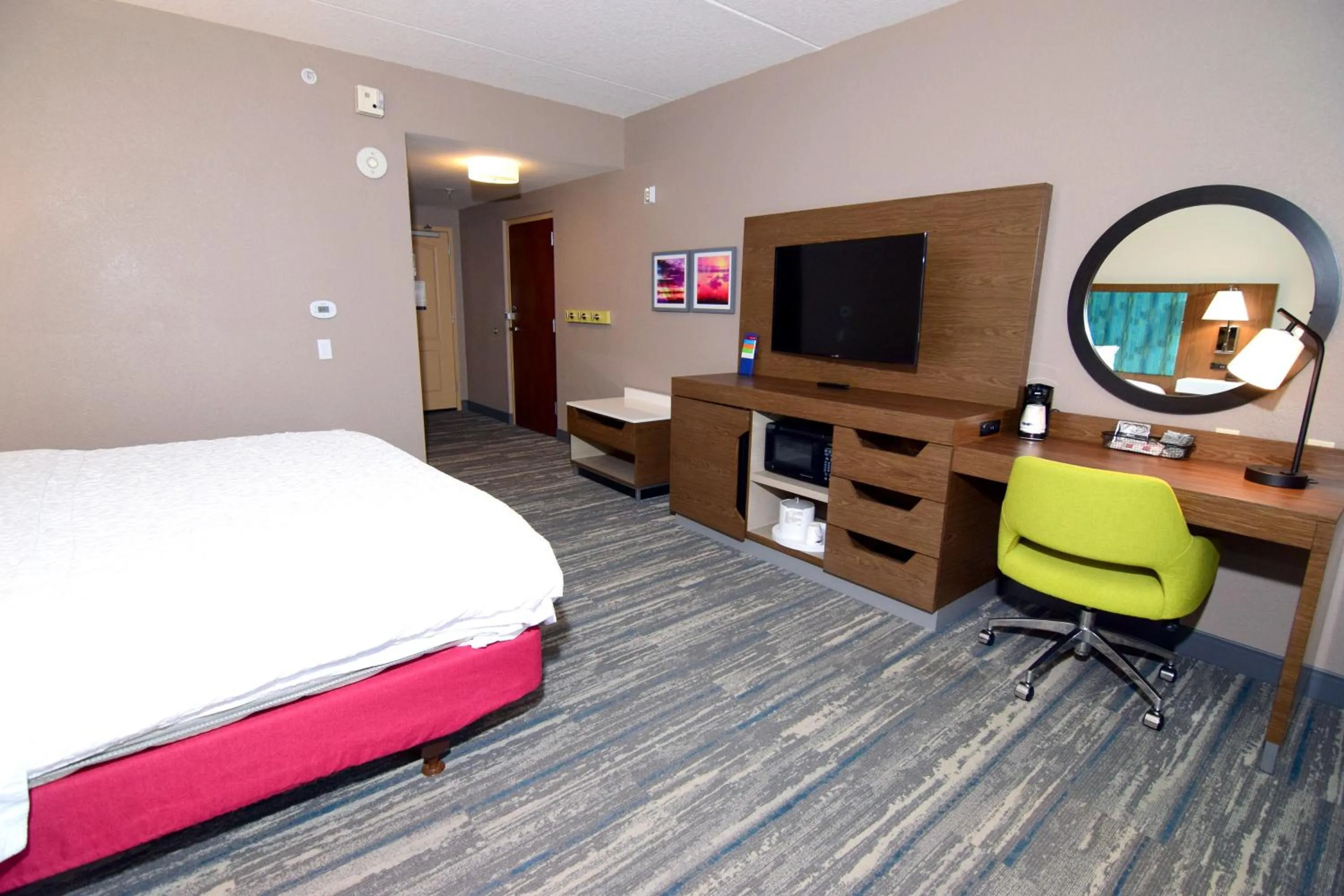 Living room, Bed in Hampton Inn Leesburg Tavares