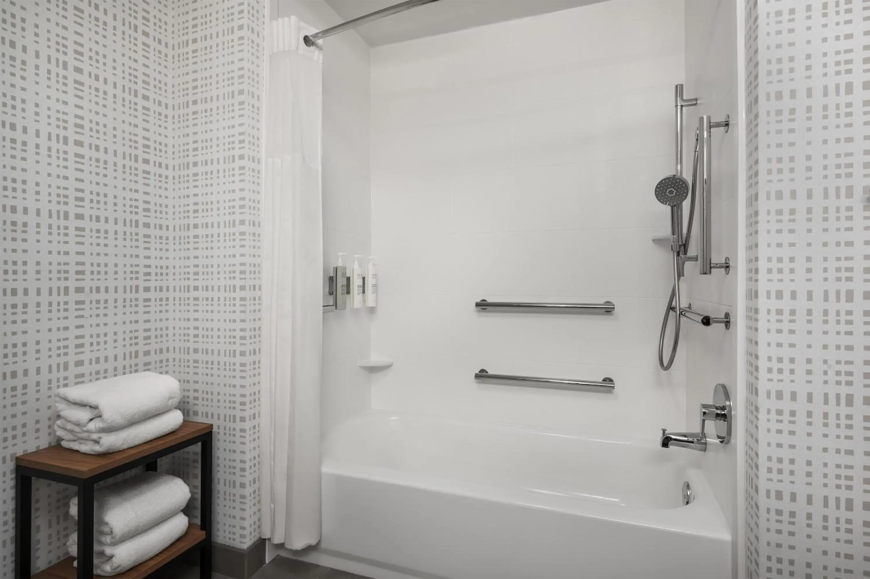 Bathroom in Hampton Inn Leesburg Tavares Bathroom in Hampton Inn Leesburg Tavares