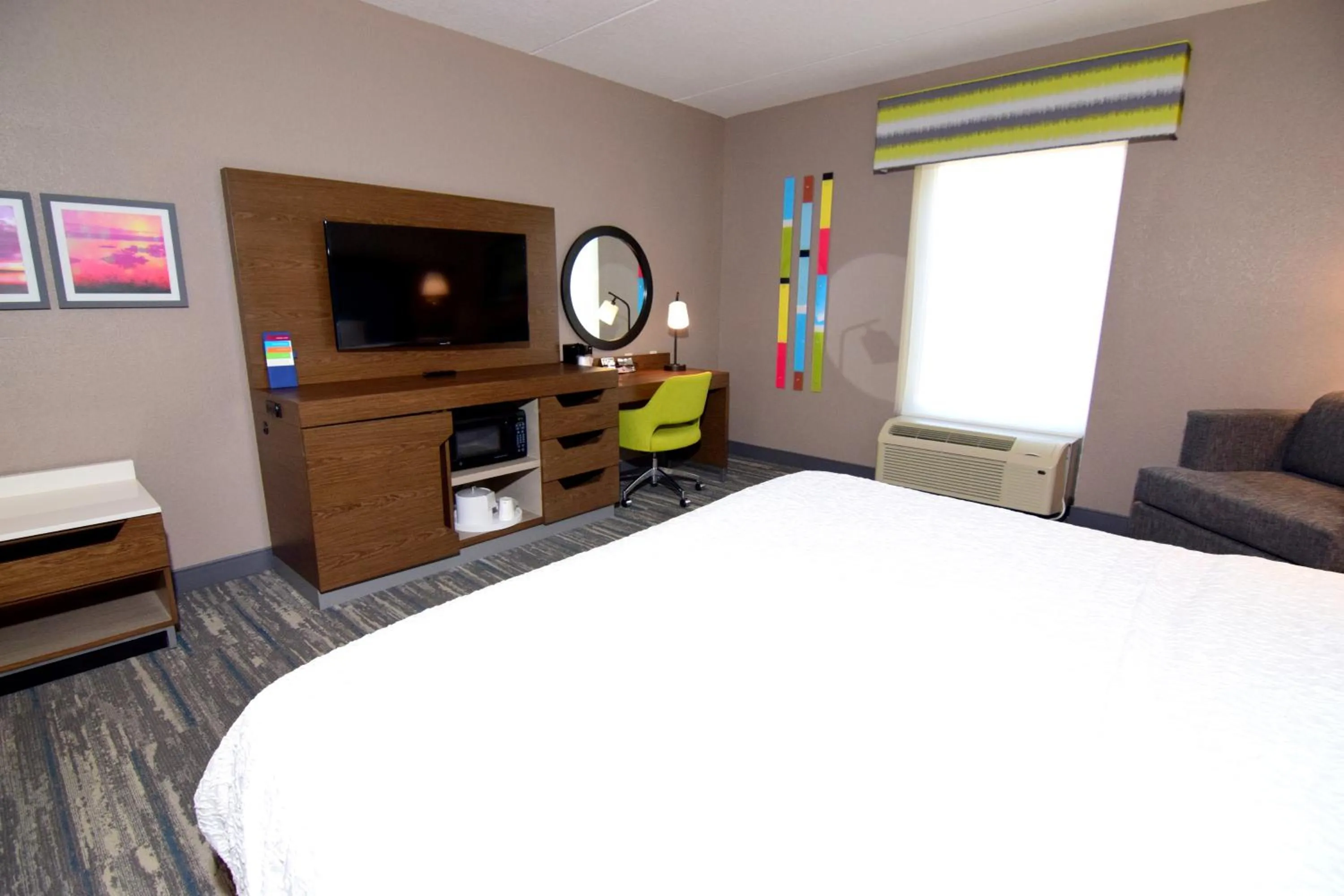 Photo of the whole room, Bed in Hampton Inn Leesburg Tavares