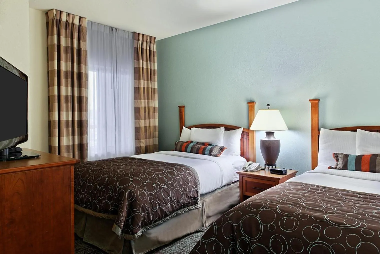Photo of the whole room, Bed in Staybridge Suites Chattanooga Downtown - Convention Center by IHG