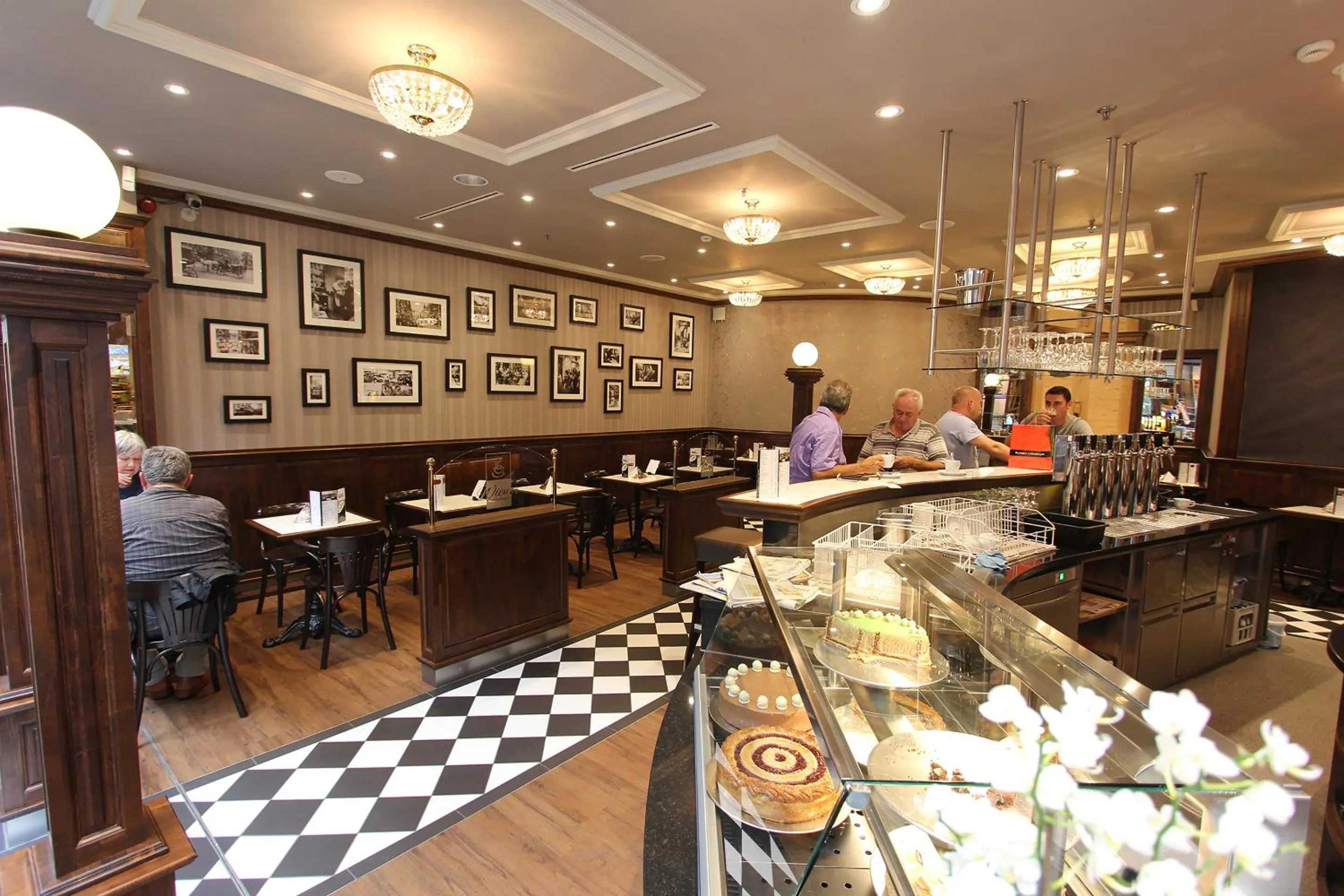 Restaurant/places to eat in Hotel Wemperhardt