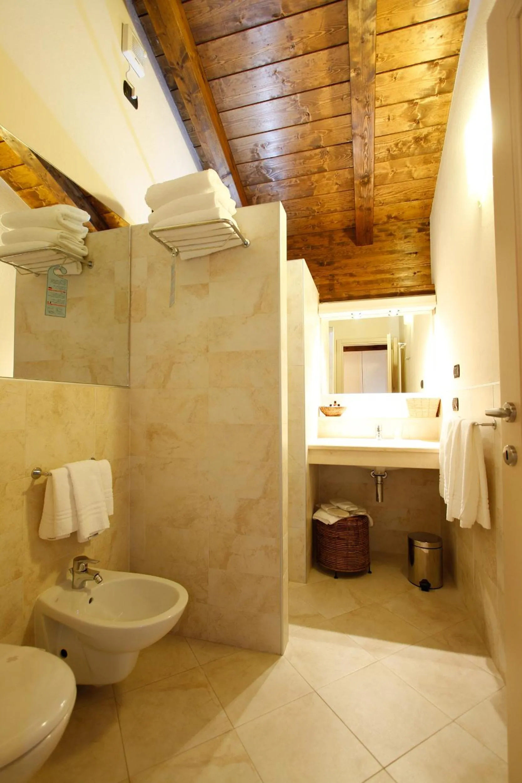 Shower in Albergo della Ceramica