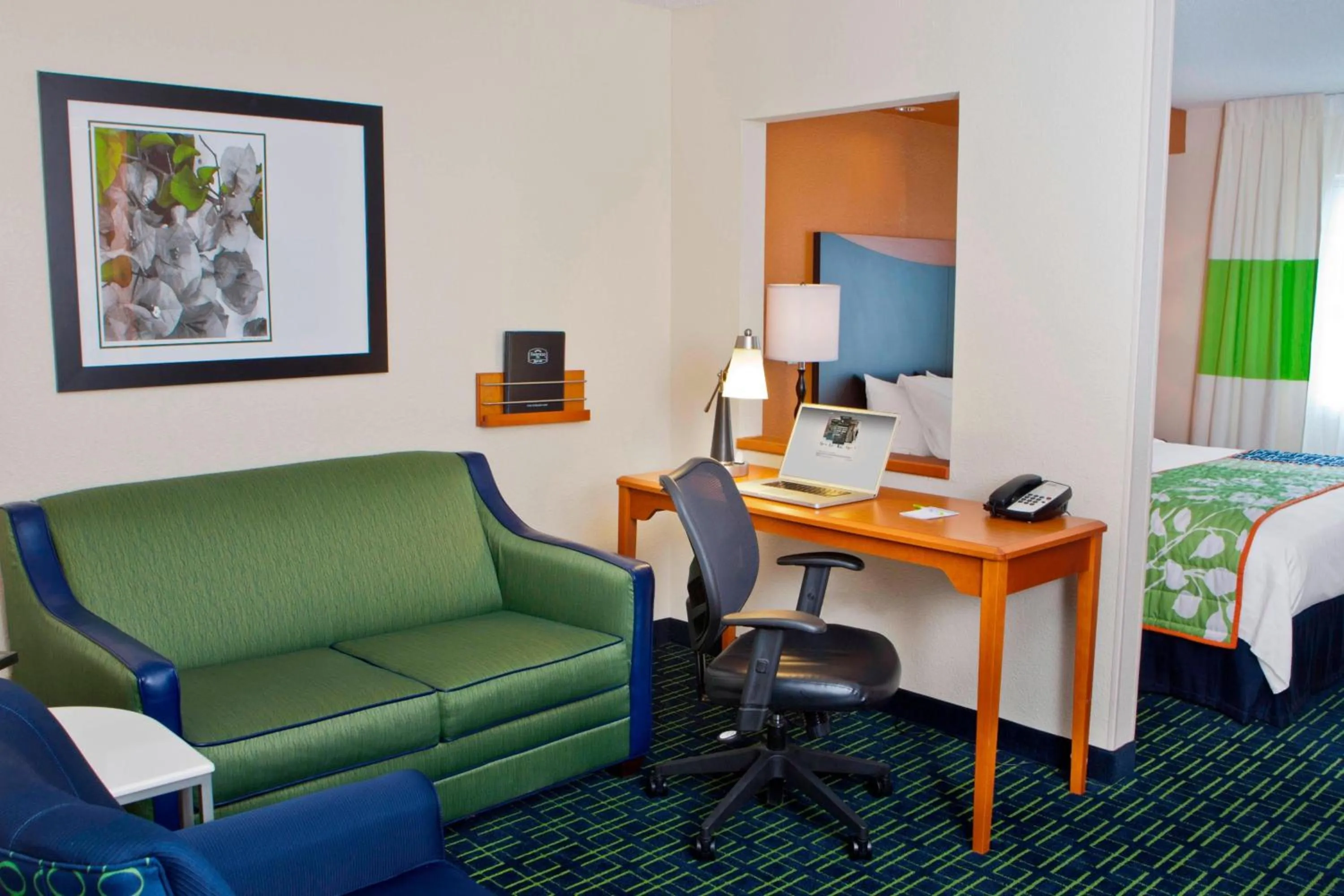 Photo of the whole room, Bed in Fairfield Inn & Suites by Marriott Memphis East Galleria