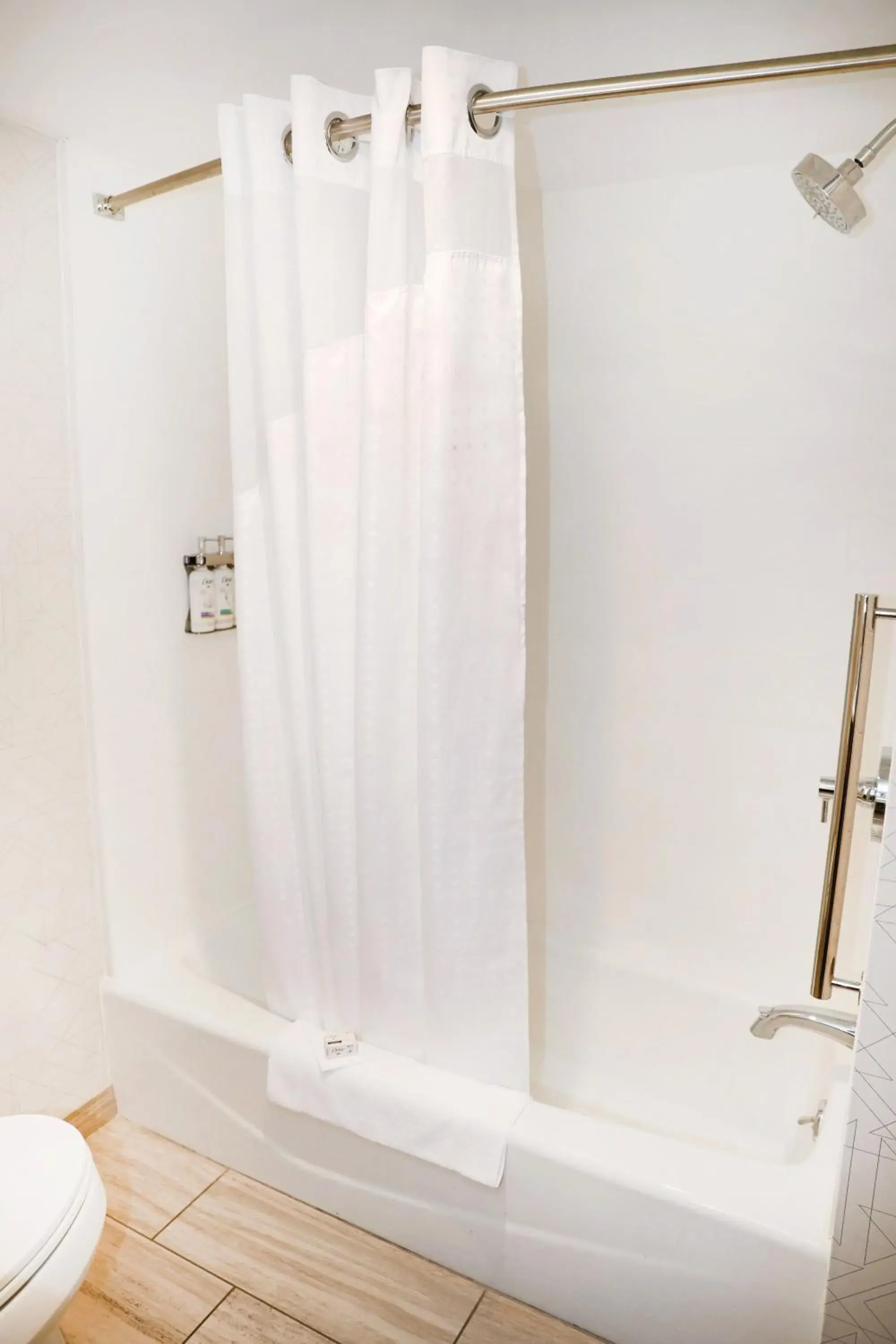 Queen Room - Mobility/Hearing Access - Non-Smoking in Holiday Inn Express Detroit-Birmingham by IHG Queen Room - Mobility/Hearing Access - Non-Smoking in Holiday Inn Express Detroit-Birmingham by IHG