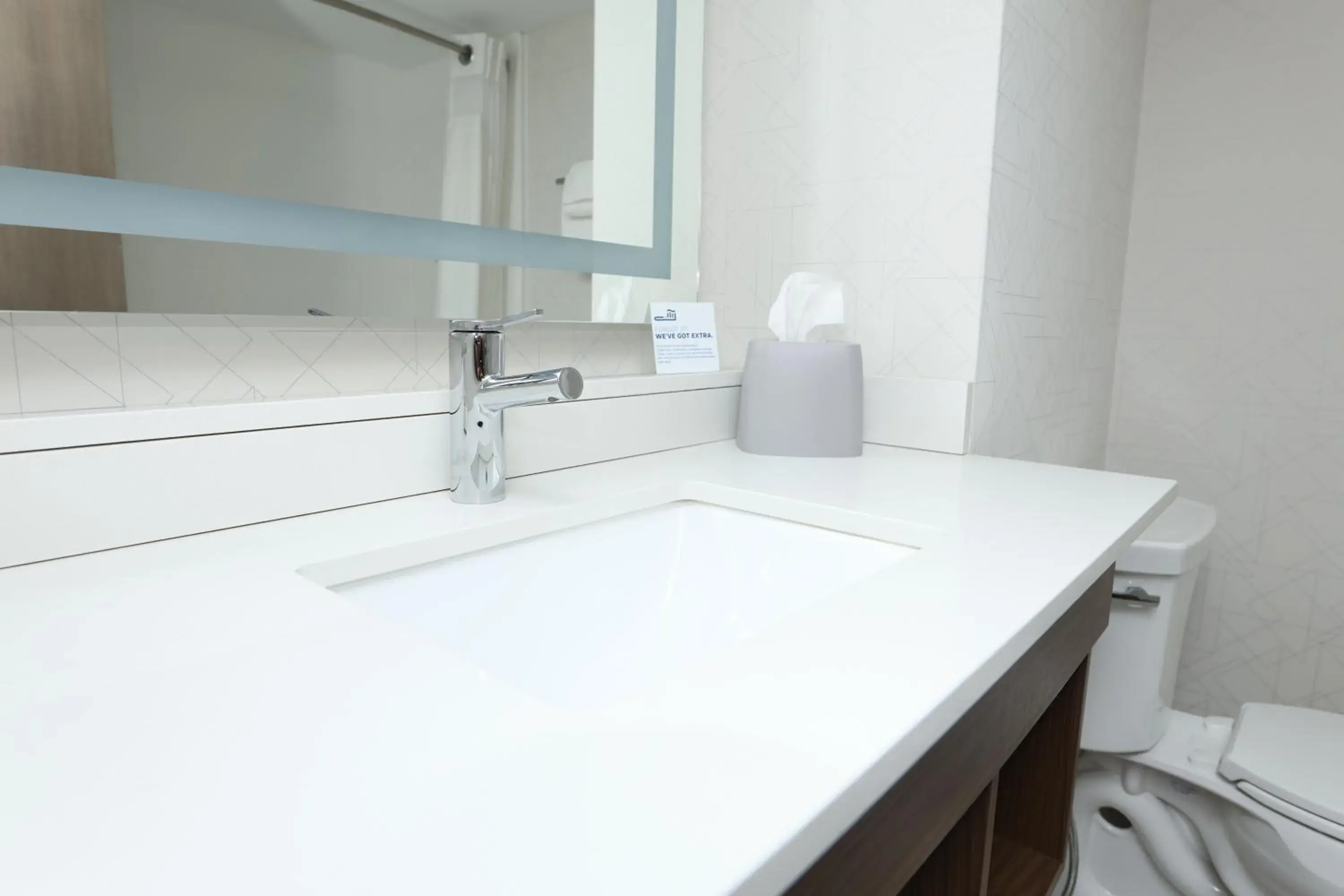 Standard Queen Room - Top Floor in Holiday Inn Express Detroit-Birmingham by IHG Standard Queen Room - Top Floor in Holiday Inn Express Detroit-Birmingham by IHG