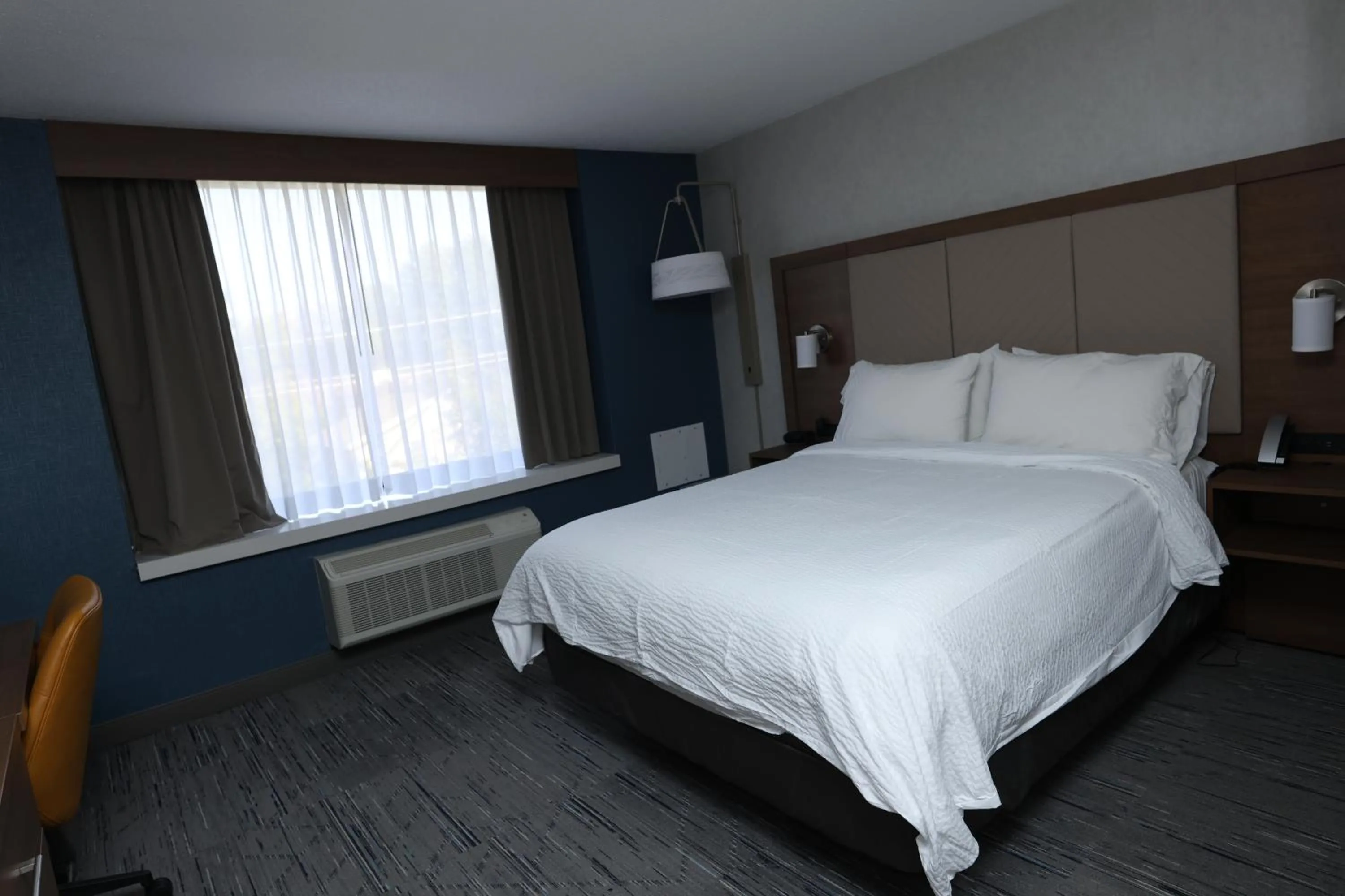 Bedroom, Bed in Holiday Inn Express Detroit-Birmingham by IHG