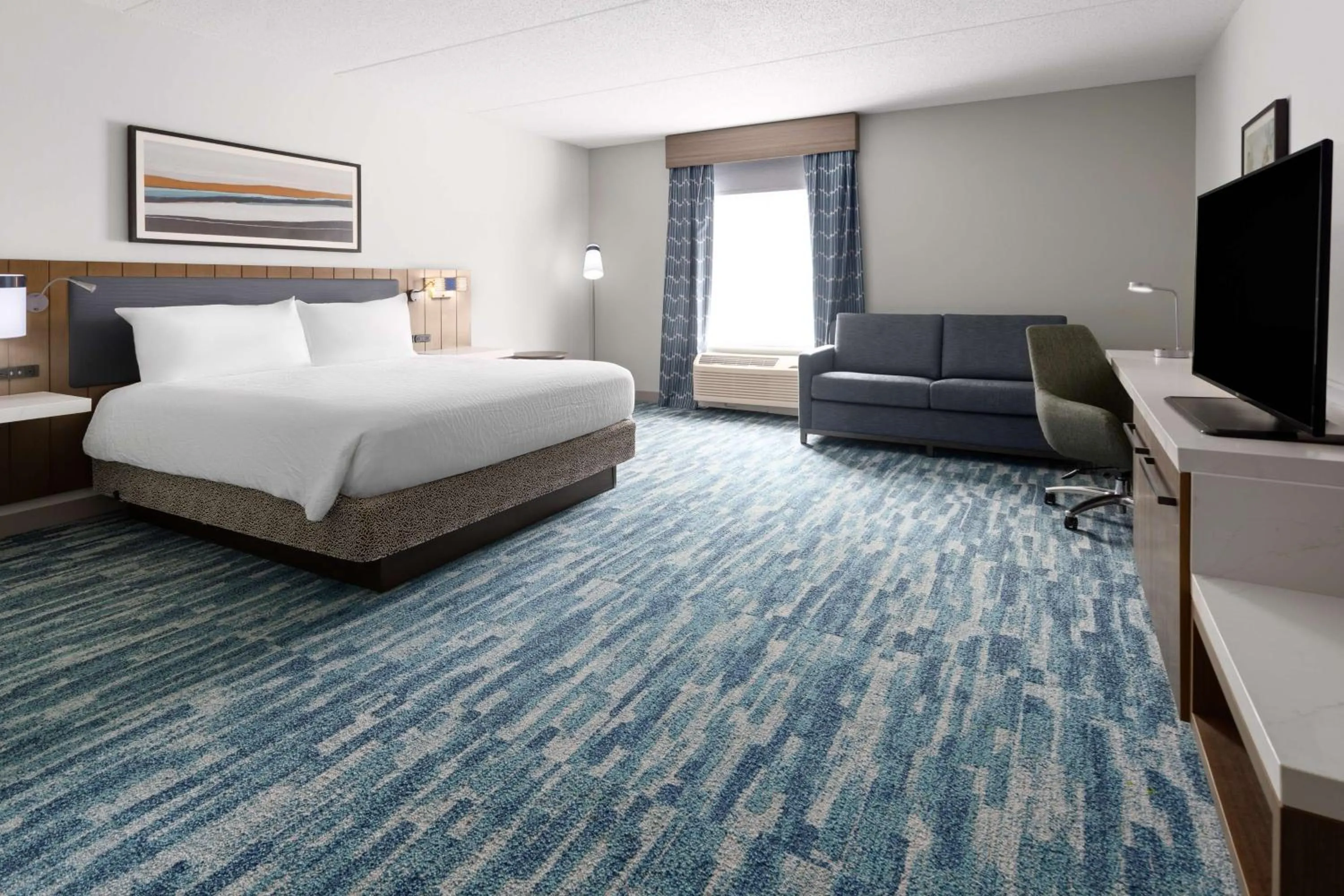 Photo of the whole room, Bed in Hilton Garden Inn Winston-Salem/Hanes Mall