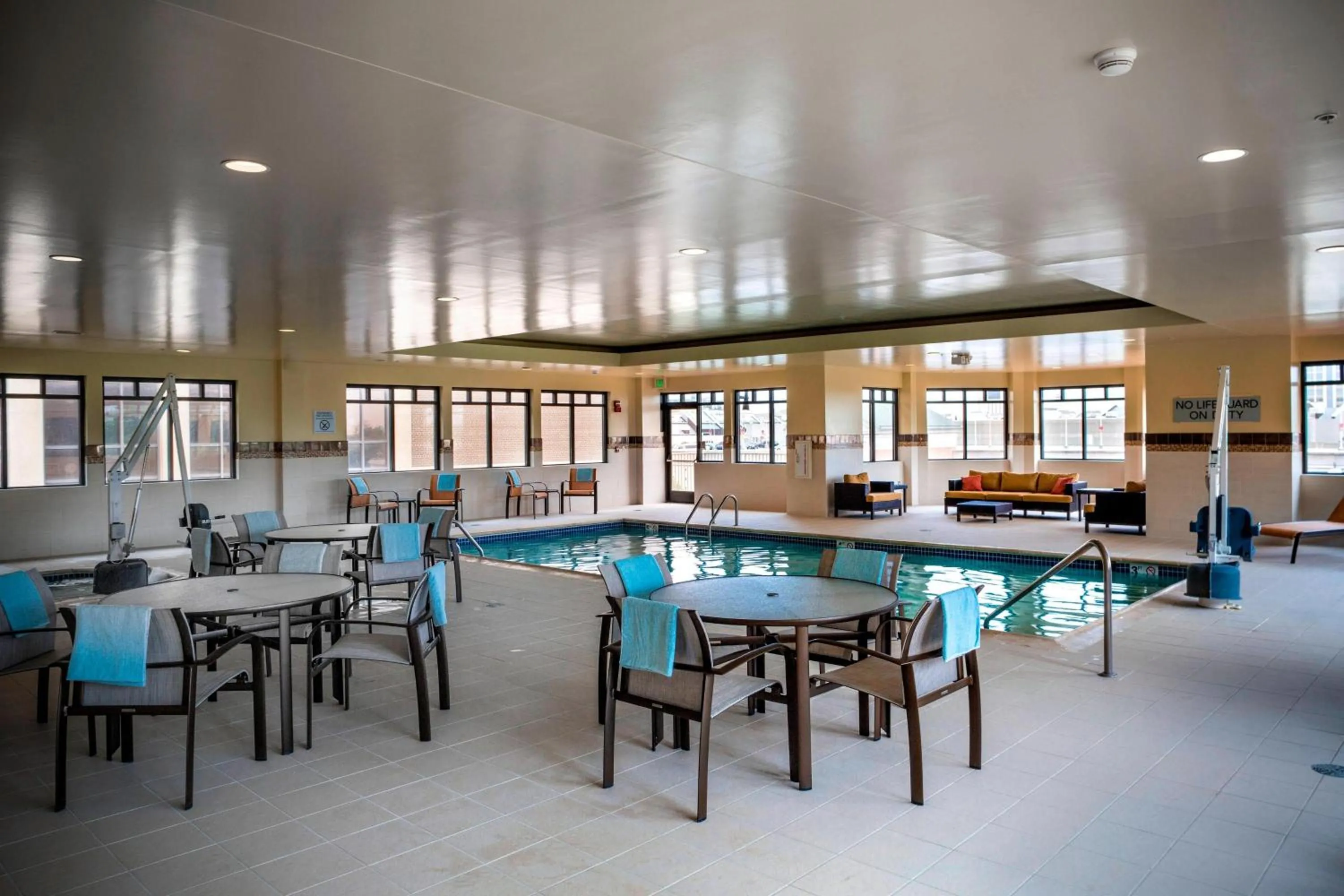 Swimming pool in Courtyard by Marriott Norfolk Downtown