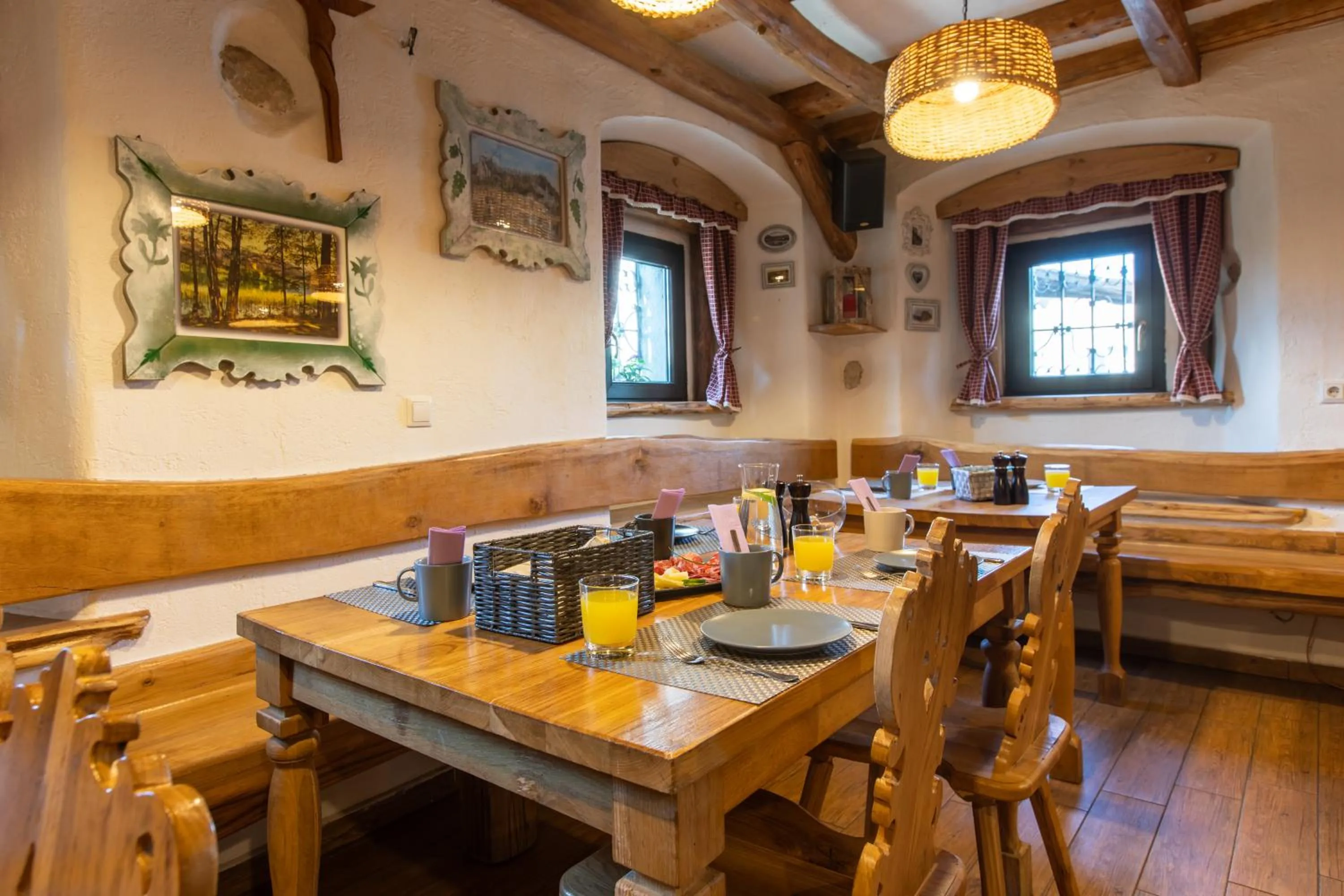 Restaurant/places to eat in Old Bled House