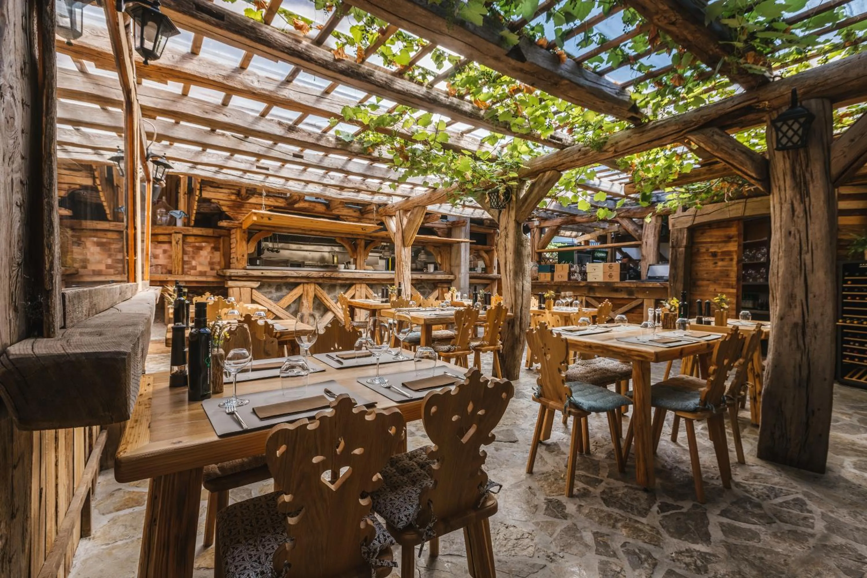 Restaurant/places to eat in Old Bled House