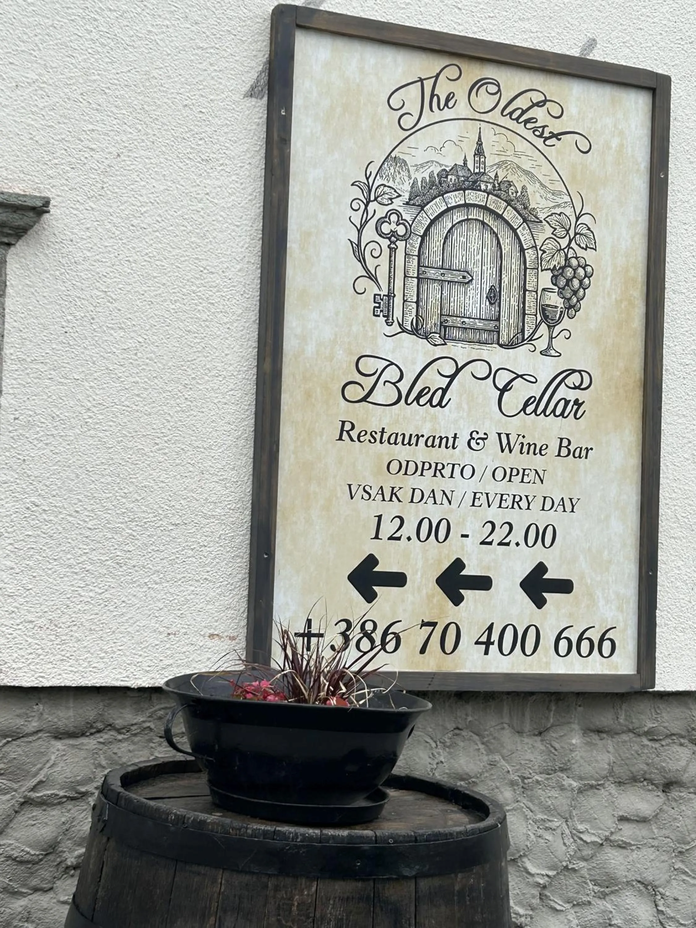 Restaurant/places to eat in Old Bled House