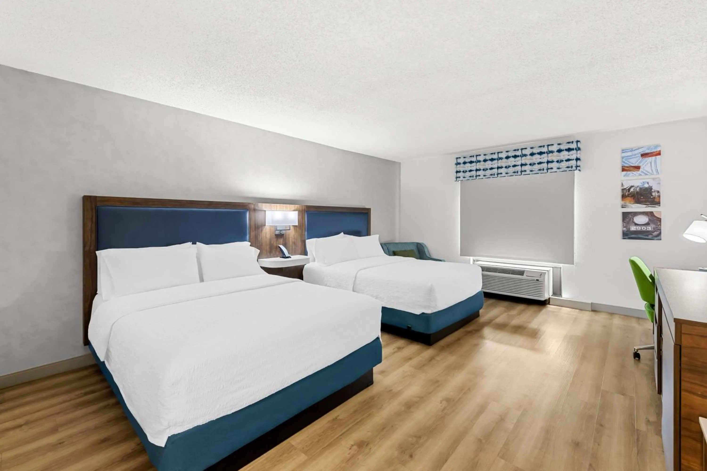 Bed in Hampton Inn Chattanooga-North