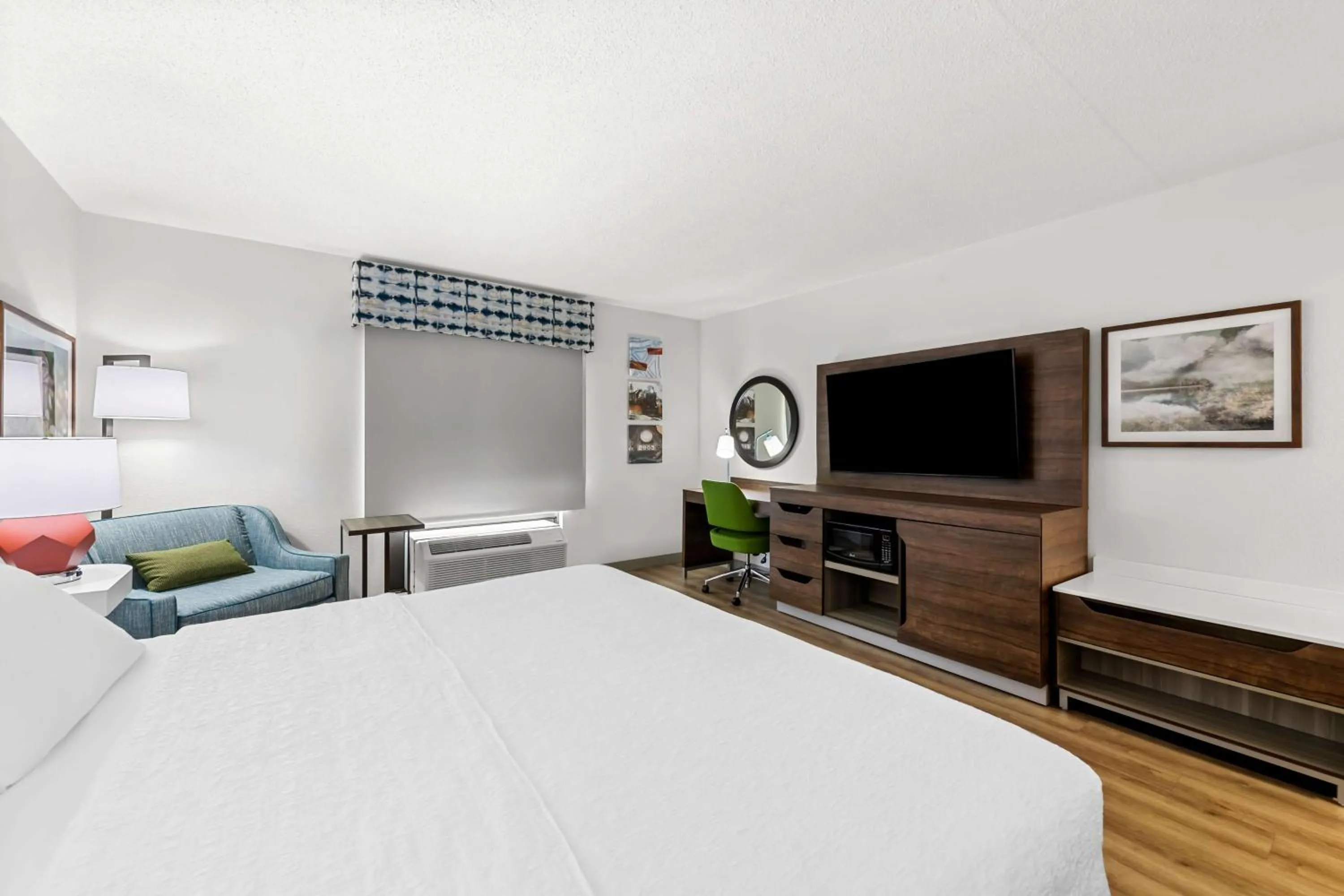 Bedroom, Bed in Hampton Inn Chattanooga-North