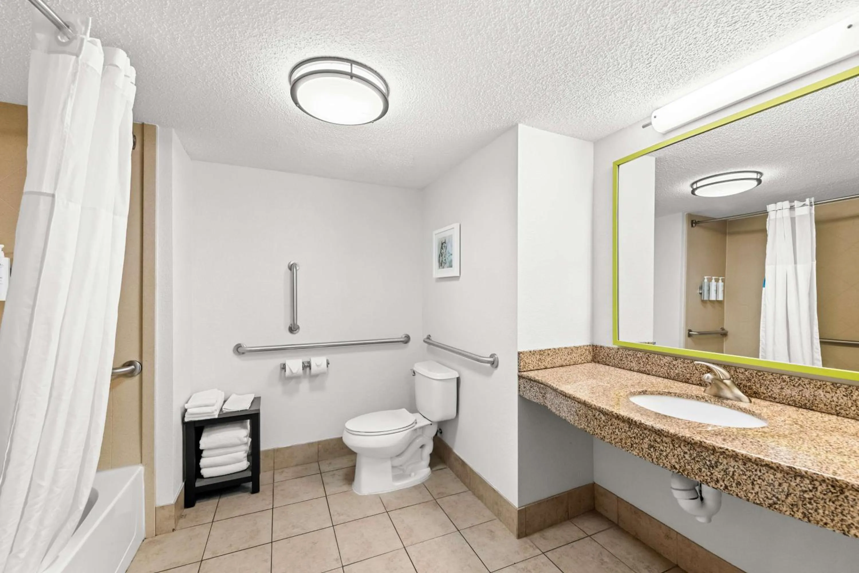 Bathroom in Hampton Inn Chattanooga-North