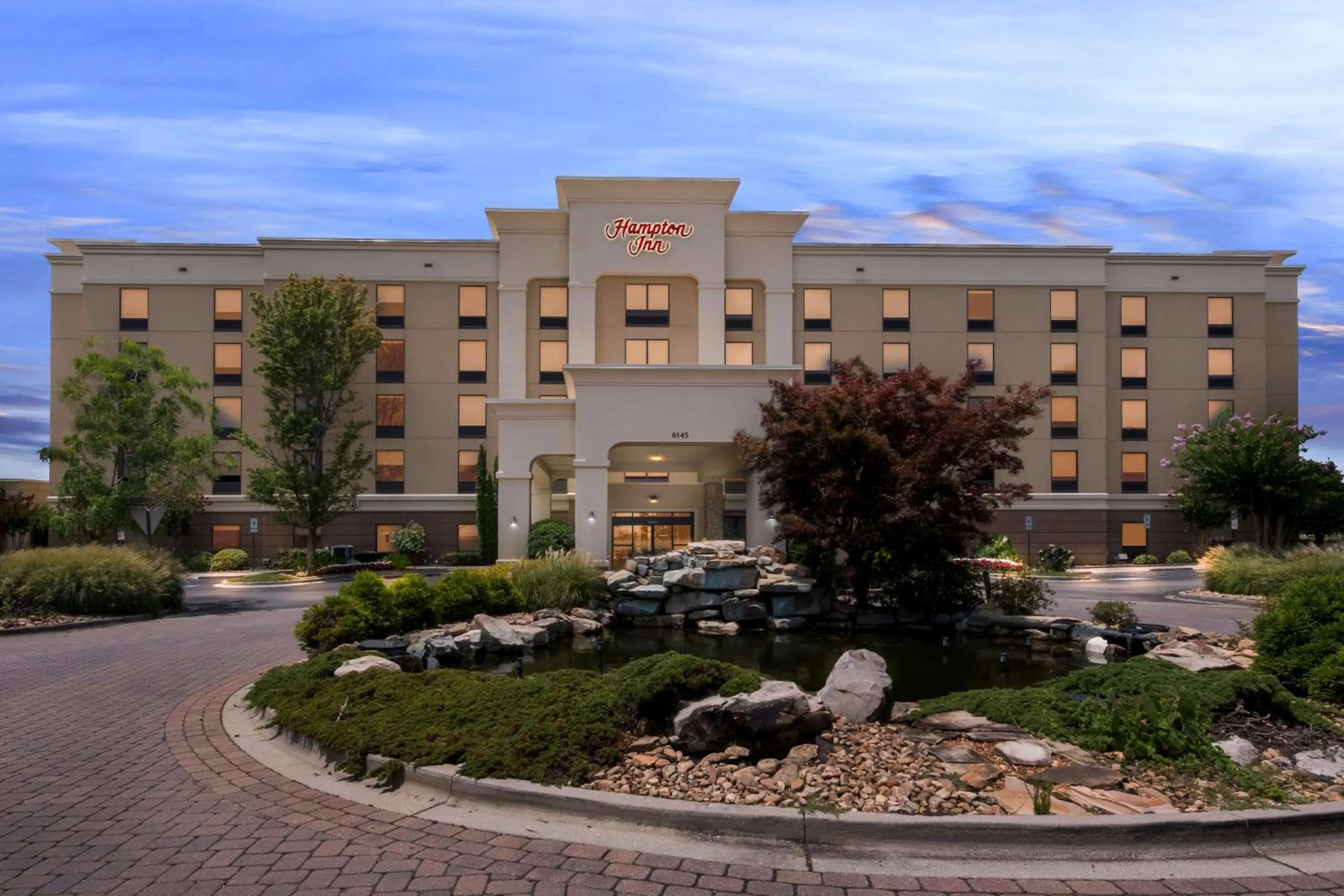 Property building in Hampton Inn Chattanooga-North