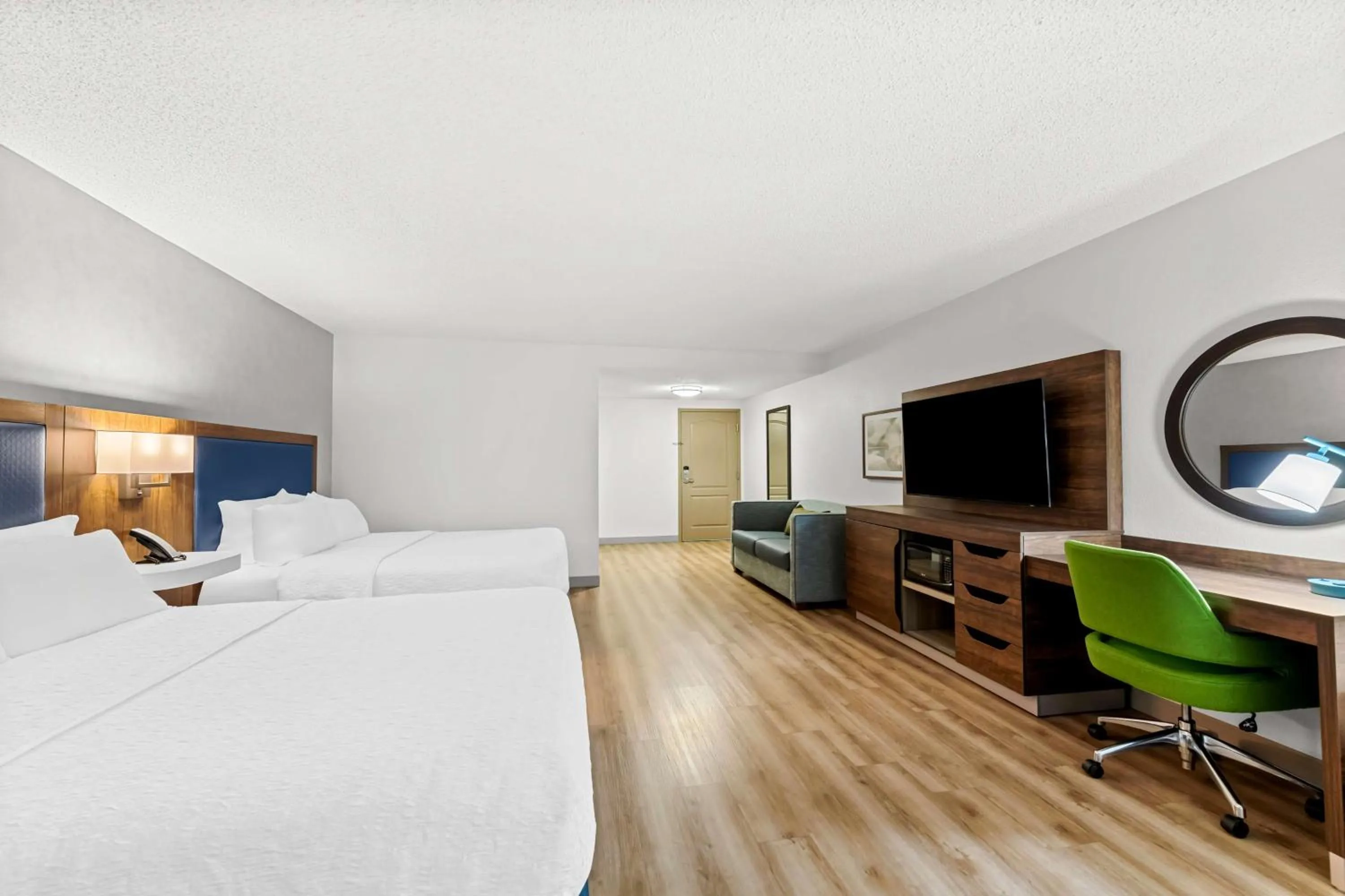 Bedroom, Bed in Hampton Inn Chattanooga-North