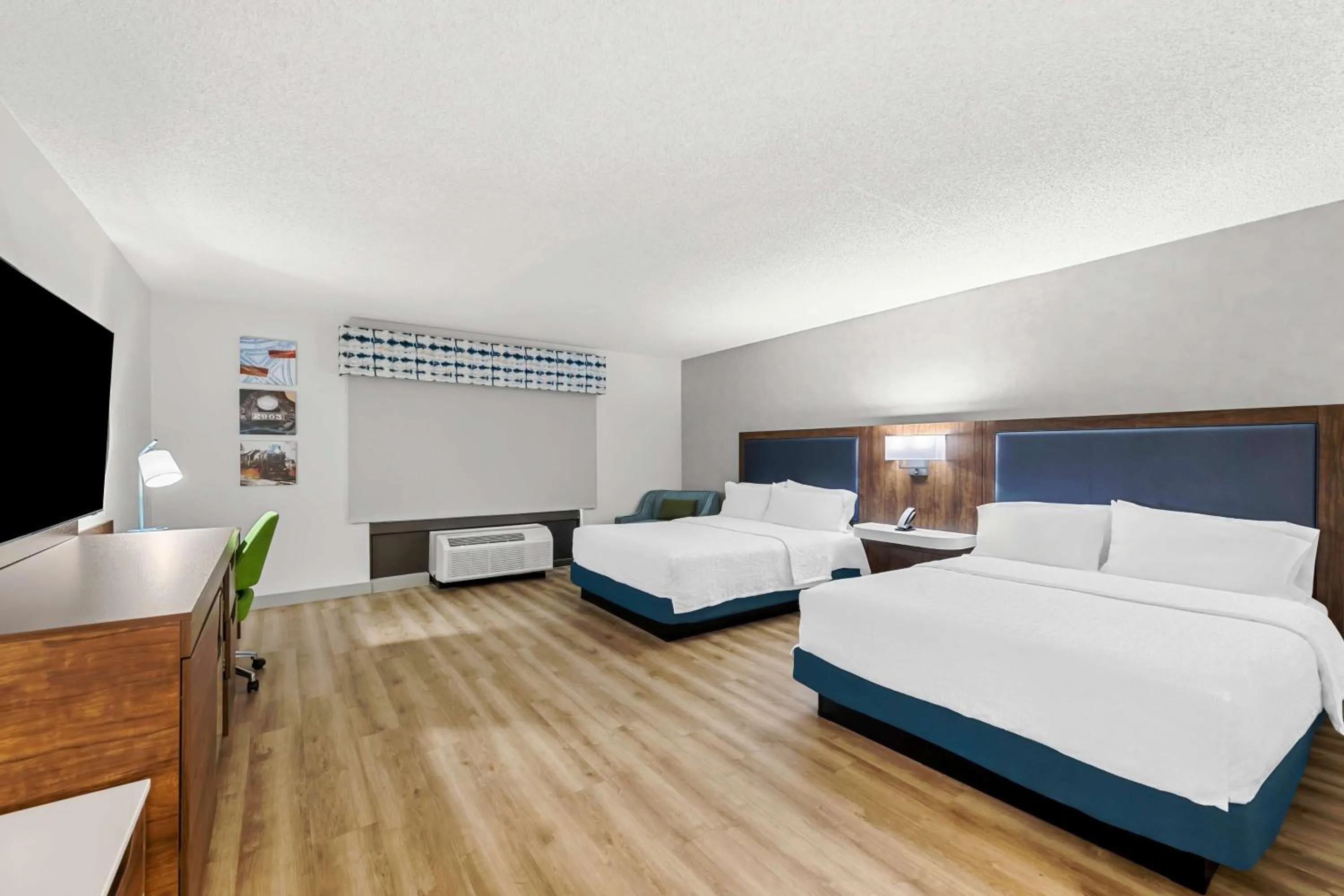 Bed in Hampton Inn Chattanooga-North